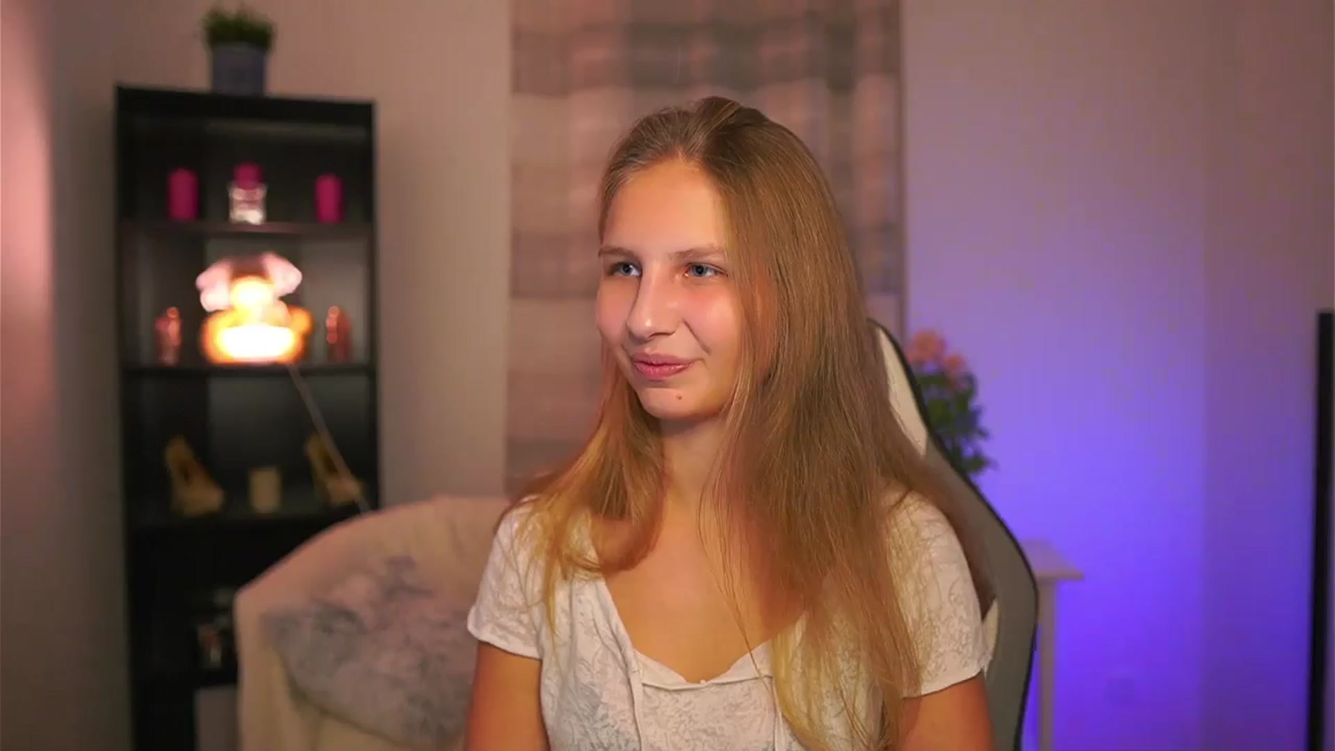 Gallery image thumbnail from Emmie_murray's myfreecams stream on, 11/19/2025, 17:51 image 3 of 20
