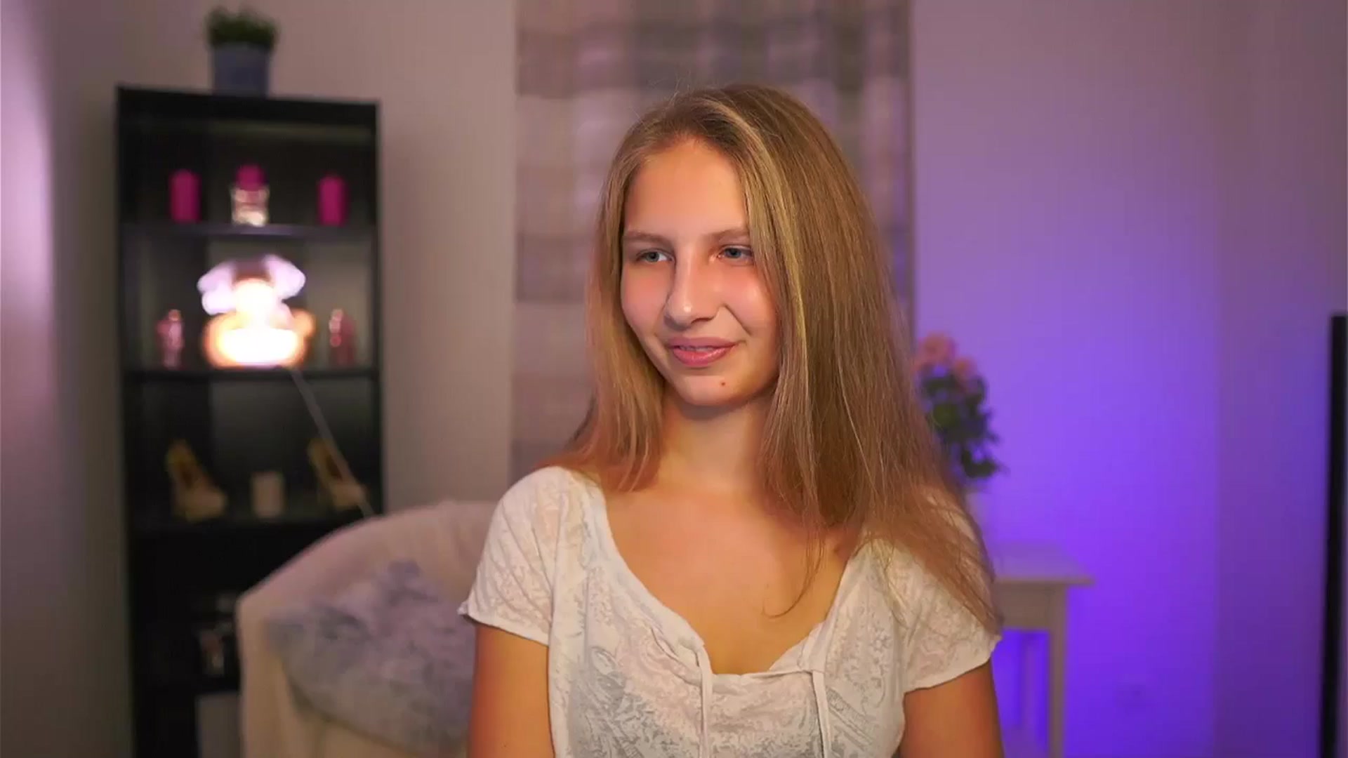 Gallery image thumbnail from Emmie_murray's myfreecams stream on, 11/19/2025, 17:51 image 1 of 20