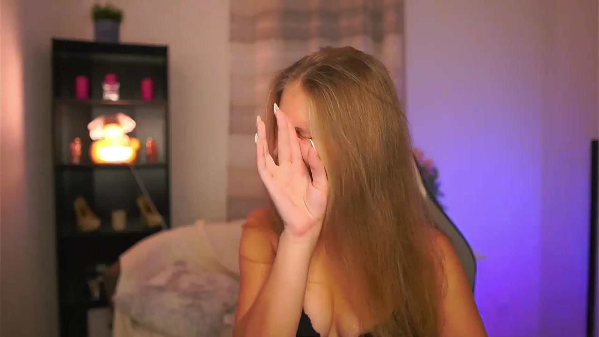 Gallery image thumbnail from Emmie_murray's myfreecams stream on, 11/19/2025, 18:26 image 5 of 20