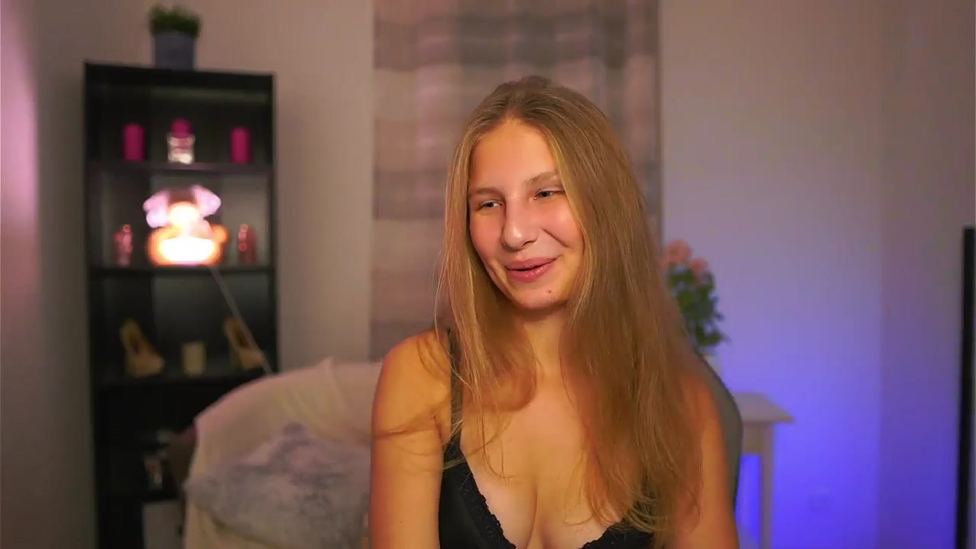 Gallery image thumbnail from Emmie_murray's myfreecams stream on, 11/19/2025, 18:26 image 6 of 20