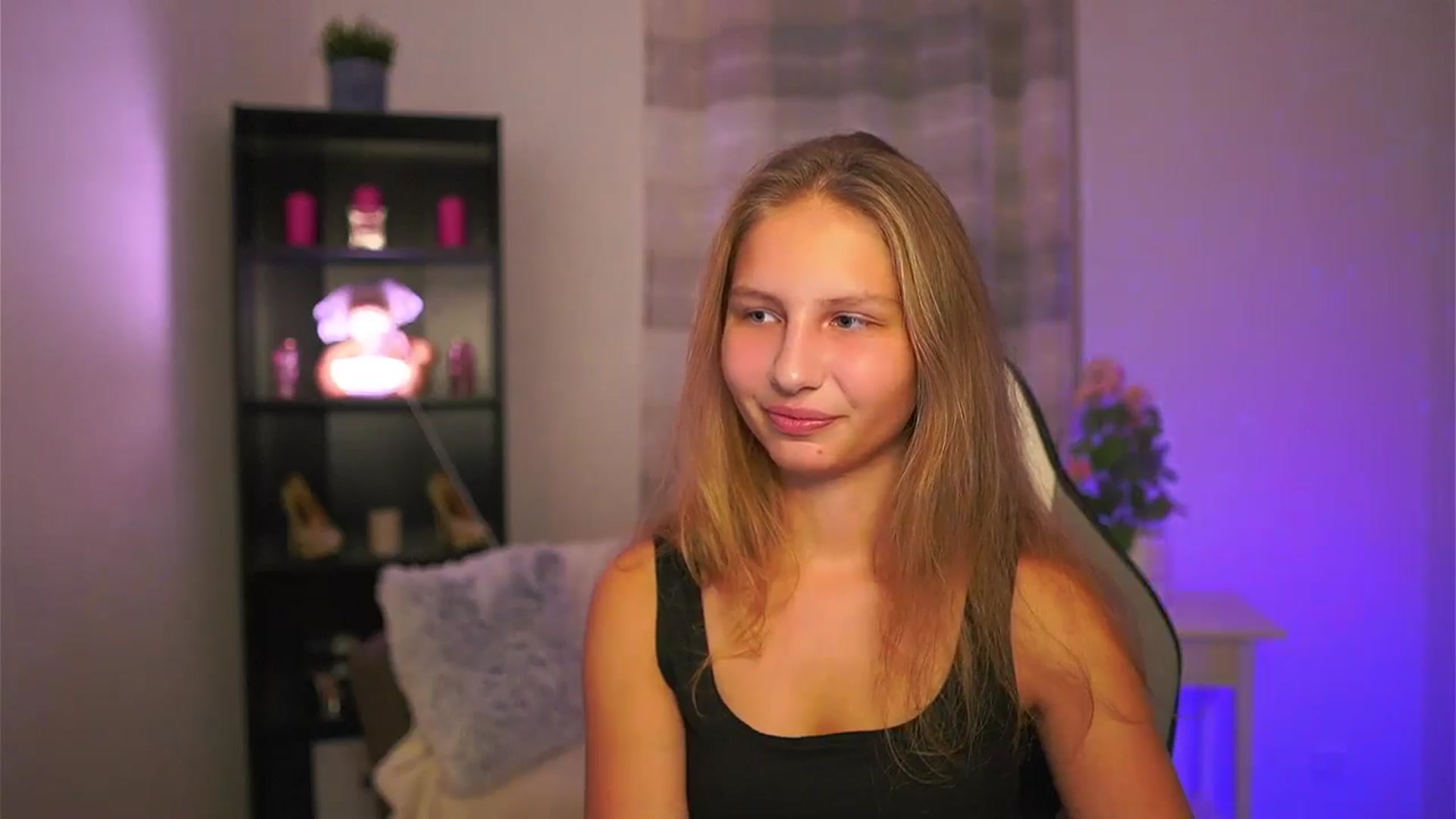 Gallery image thumbnail from Emmie_murray's myfreecams stream on, 11/20/2025, 15:27 image 3 of 20