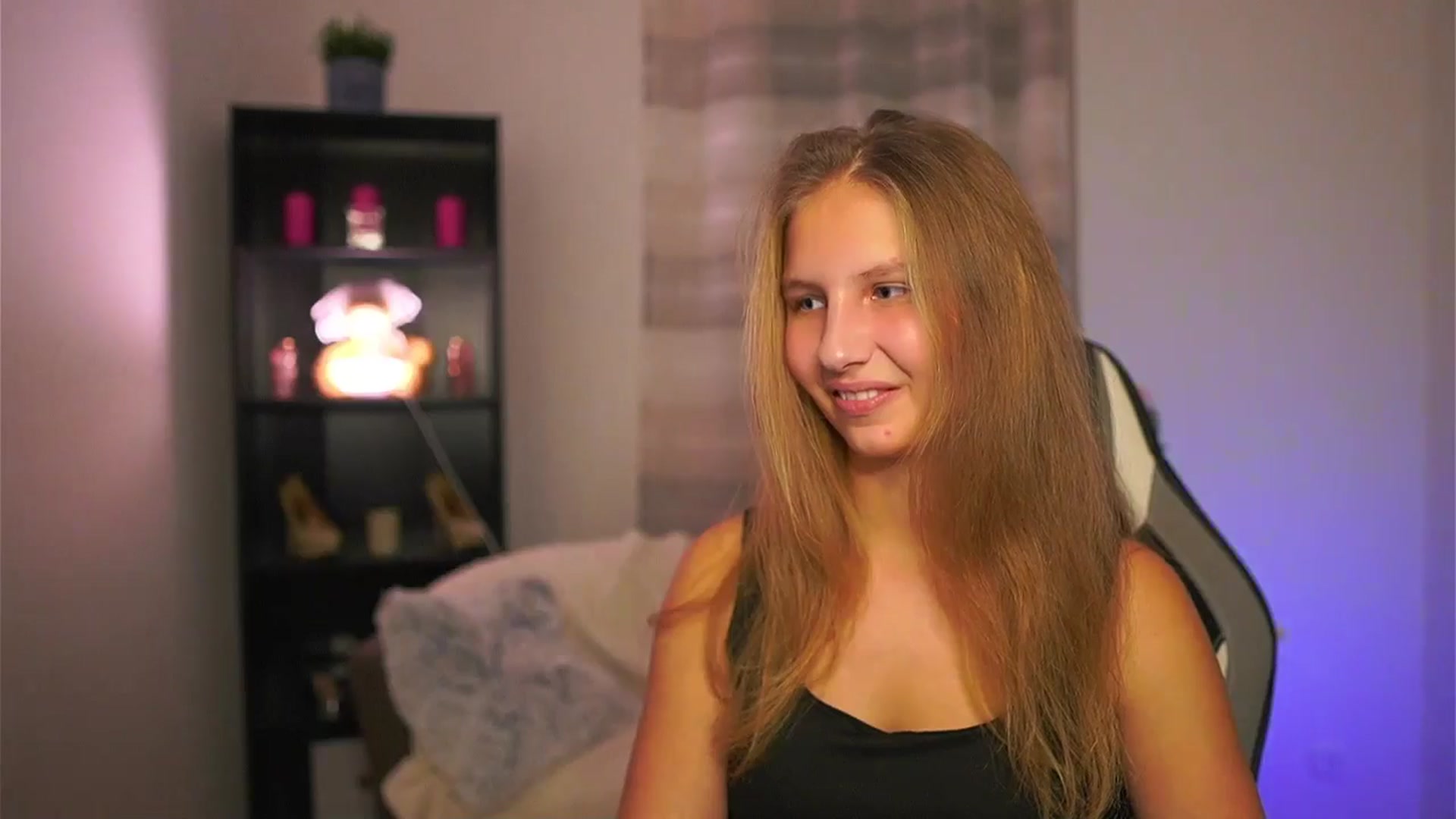 Gallery image thumbnail from Emmie_murray's myfreecams stream on, 11/20/2025, 16:36 image 13 of 20