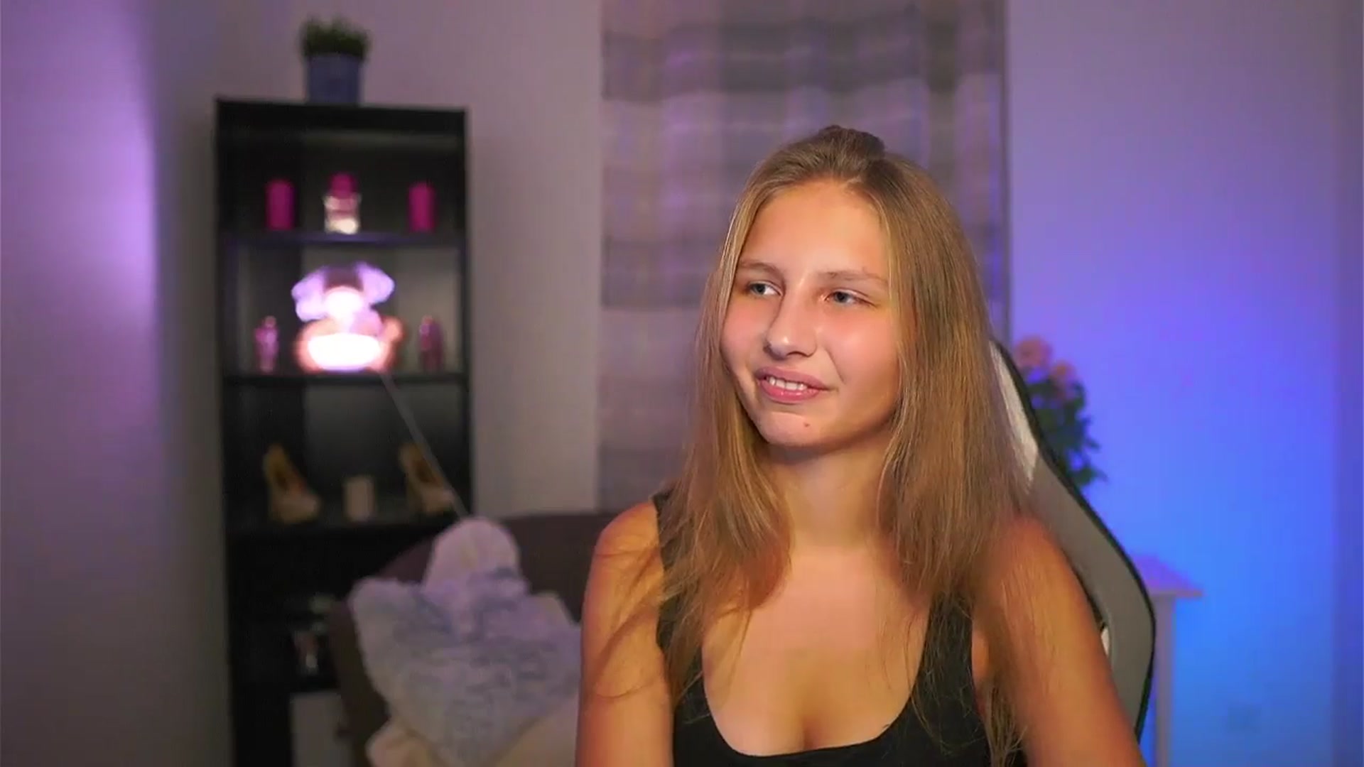 Gallery image thumbnail from Emmie_murray's myfreecams stream on, 11/20/2025, 18:01 image 9 of 20