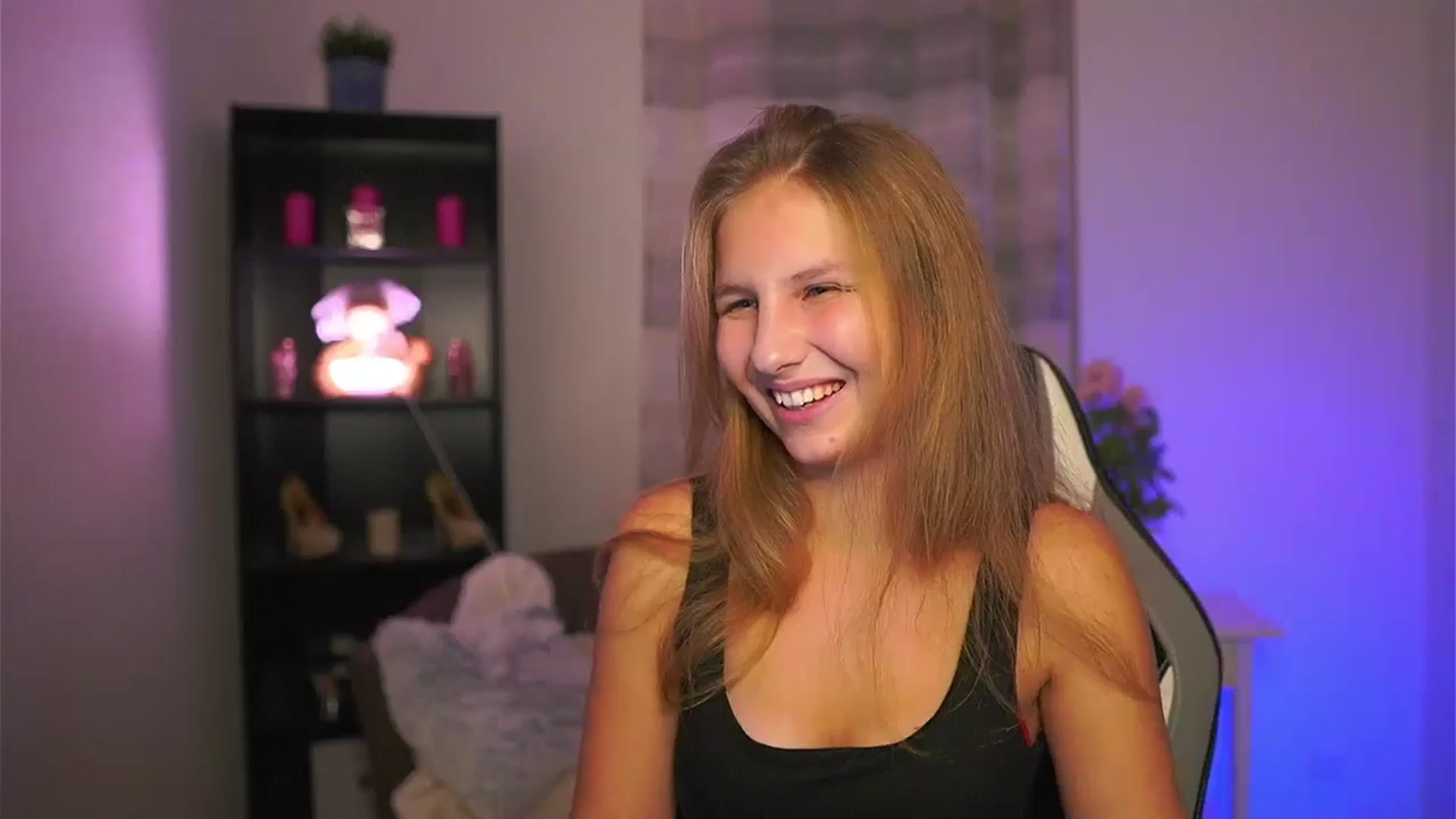 Gallery image thumbnail from Emmie_murray's myfreecams stream on, 11/20/2025, 18:01 image 8 of 20