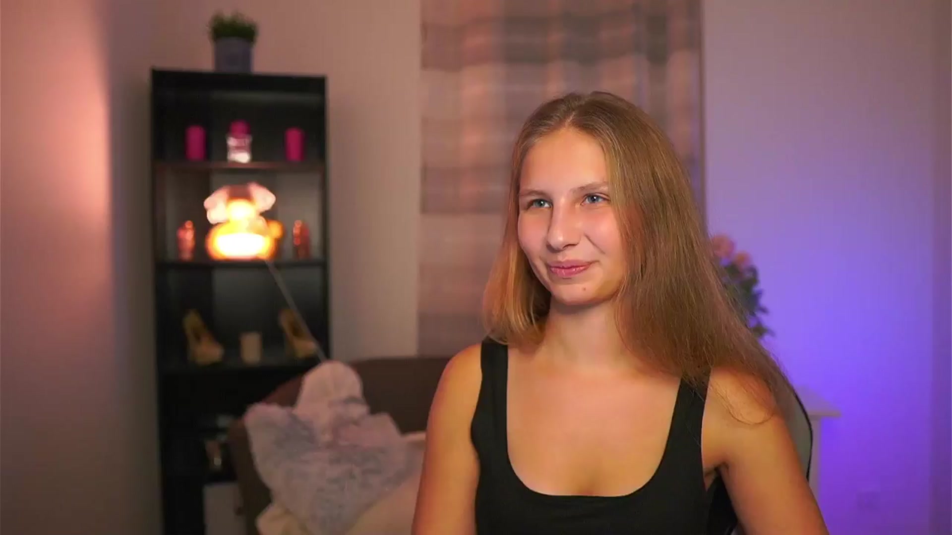 Gallery image thumbnail from Emmie_murray's myfreecams stream on, 11/20/2025, 18:01 image 15 of 20