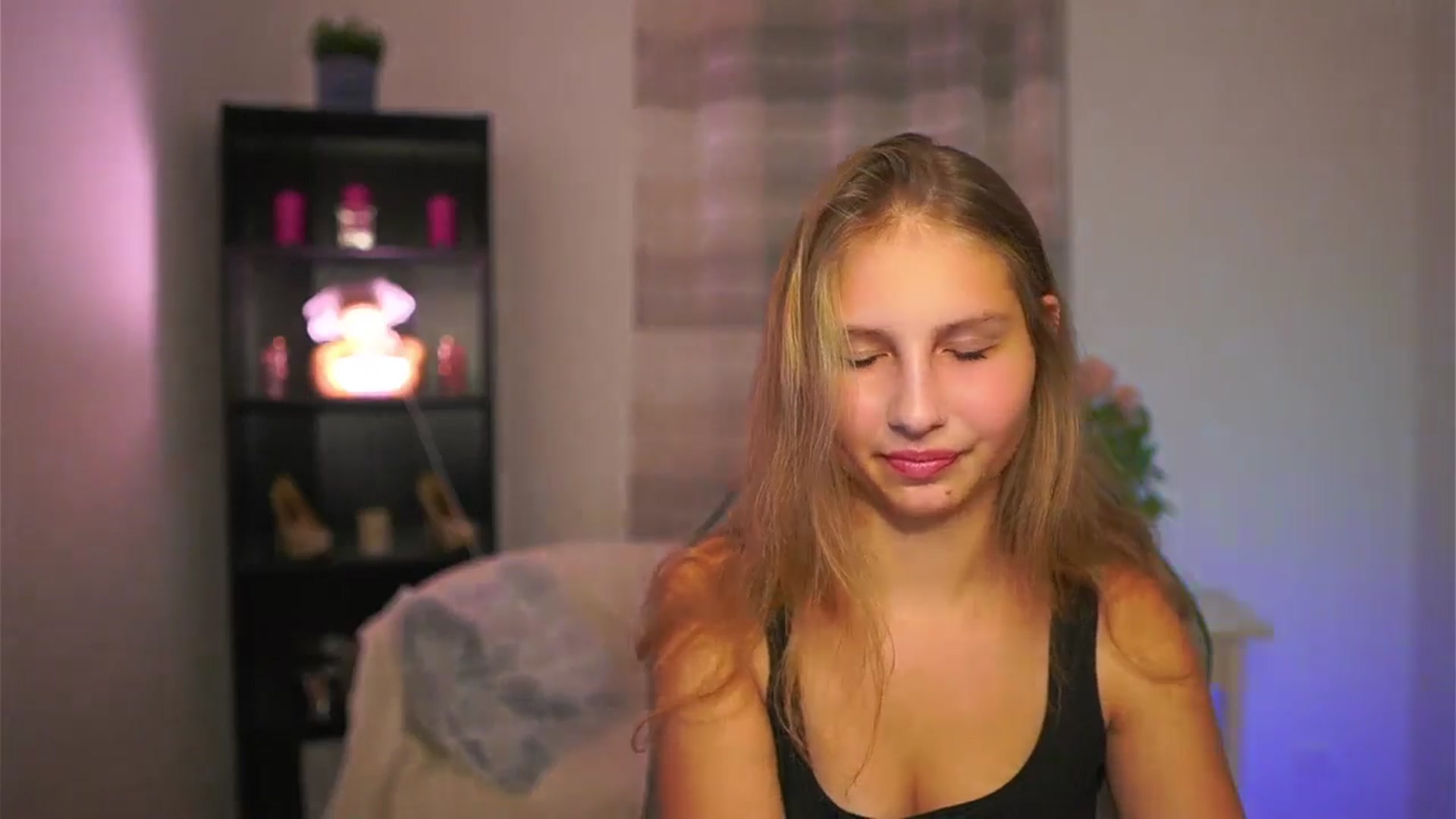 Gallery image thumbnail from Emmie_murray's myfreecams stream on, 11/21/2025, 21:30 image 17 of 20