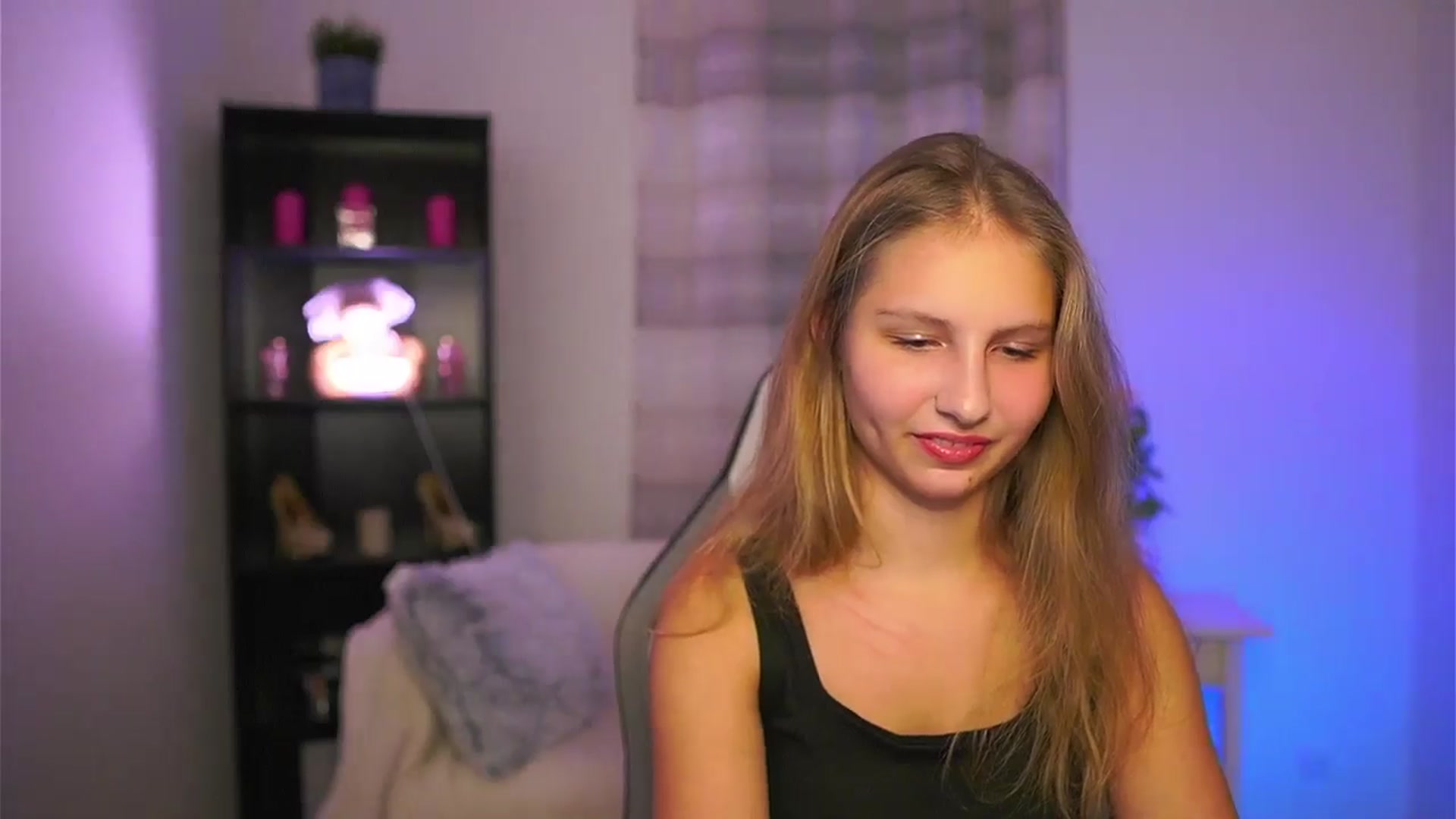 Gallery image thumbnail from Emmie_murray's myfreecams stream on, 11/21/2025, 21:30 image 6 of 20