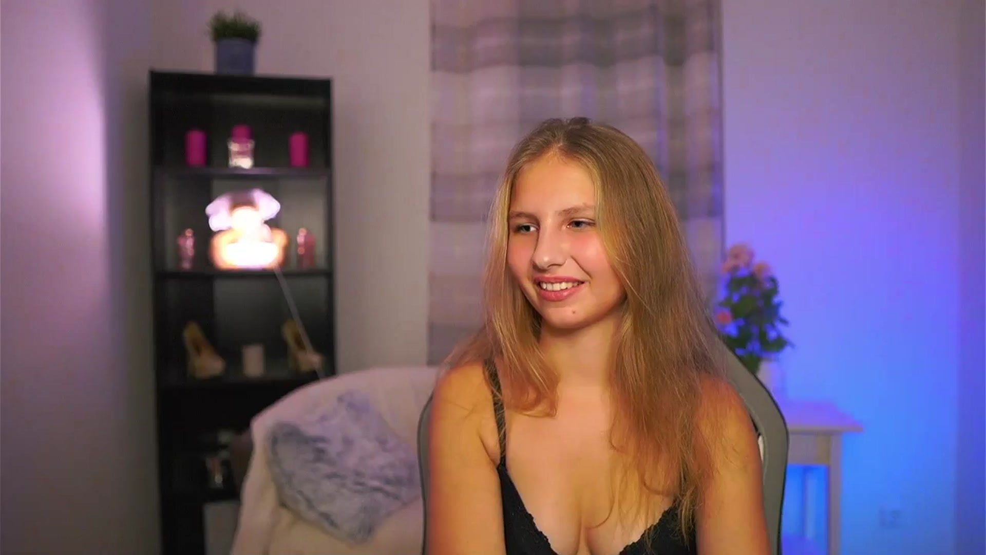 Gallery image thumbnail from Emmie_murray's myfreecams stream on, 11/21/2025, 23:52 image 6 of 20