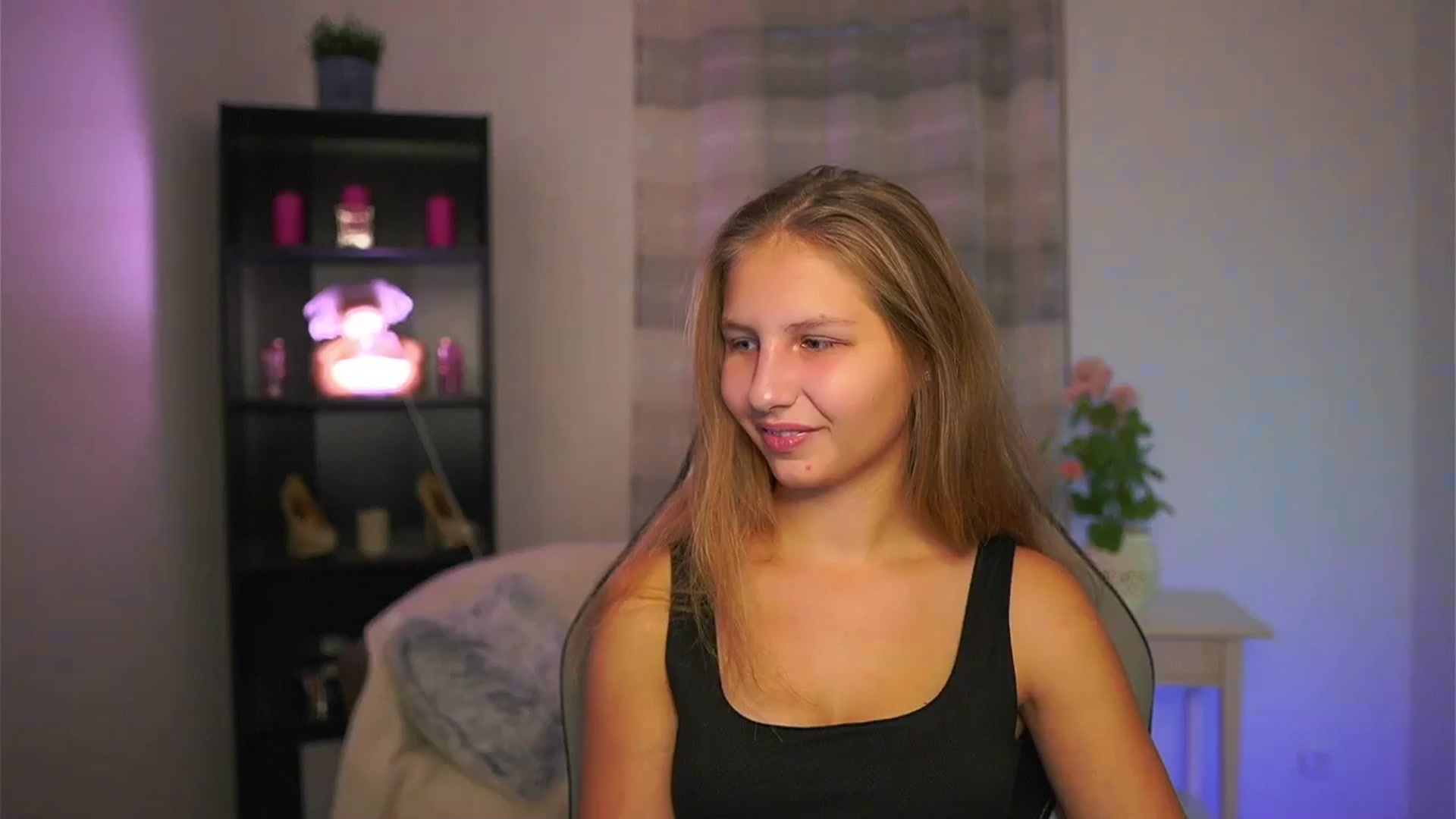 Gallery image thumbnail from Emmie_murray's myfreecams stream on, 11/22/2025, 15:57 image 1 of 20