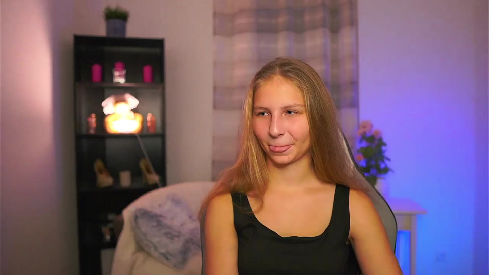 Gallery image thumbnail from Emmie_murray's myfreecams stream on, 11/22/2025, 15:57 image 4 of 20