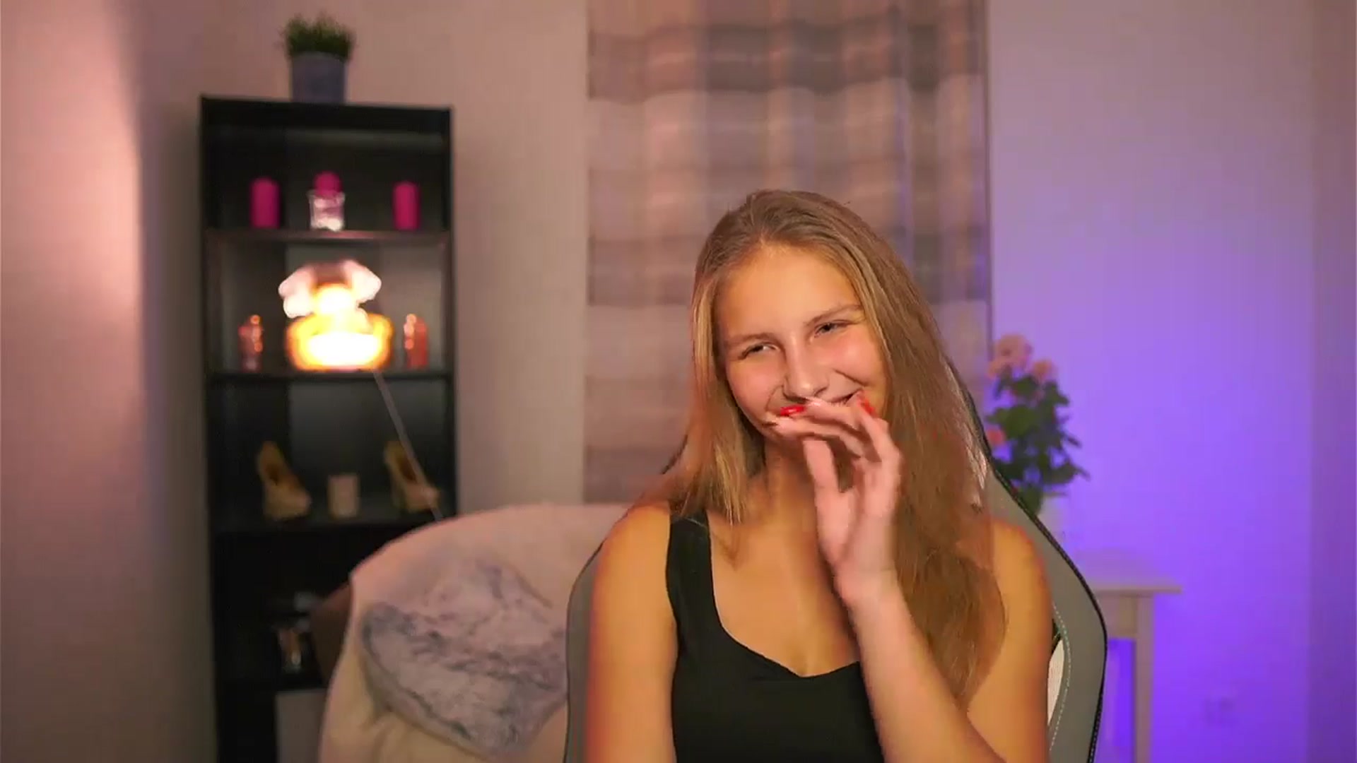 Gallery image thumbnail from Emmie_murray's myfreecams stream on, 11/22/2025, 16:48 image 13 of 20