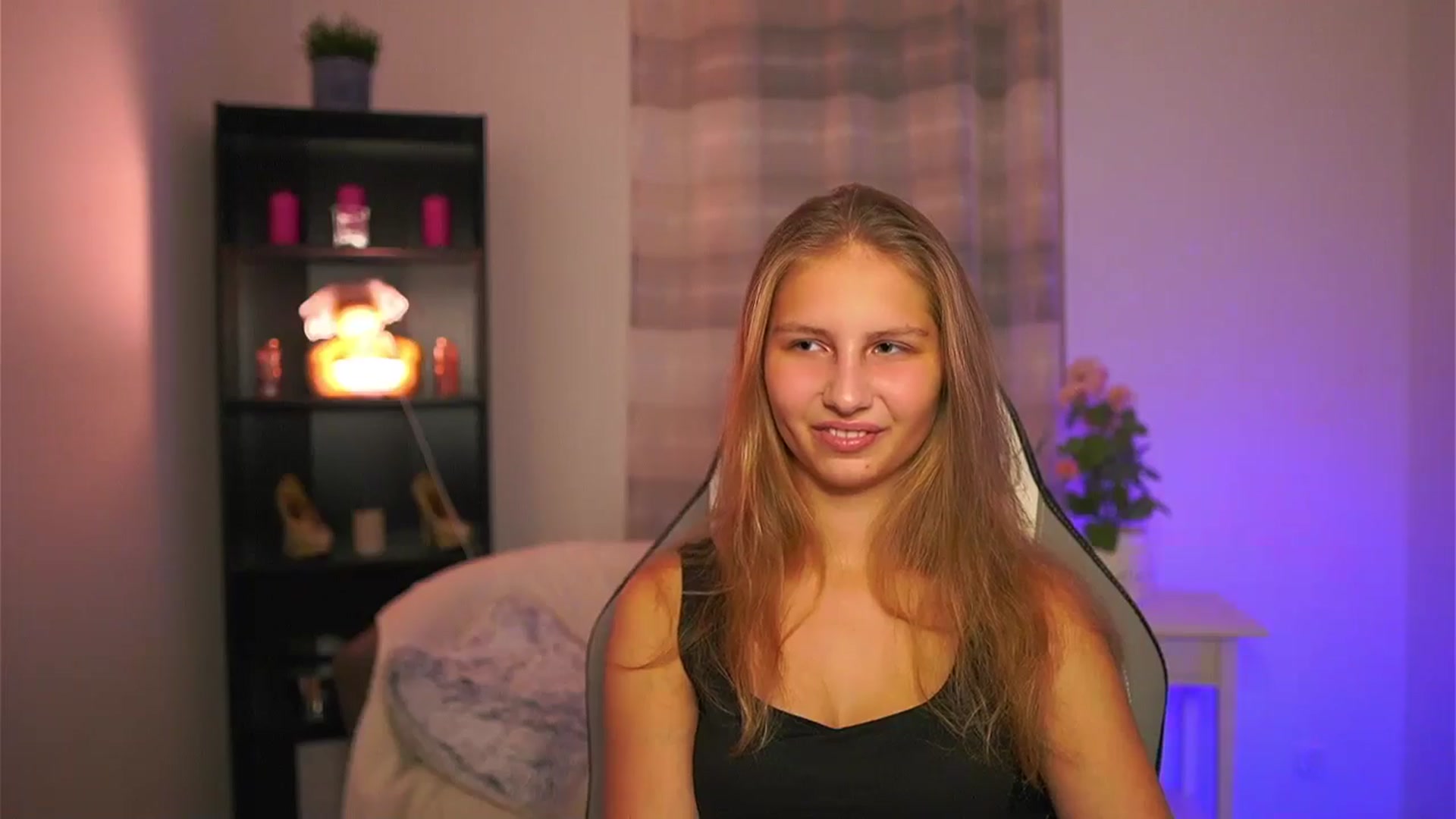 Gallery image thumbnail from Emmie_murray's myfreecams stream on, 11/22/2025, 16:48 image 12 of 20
