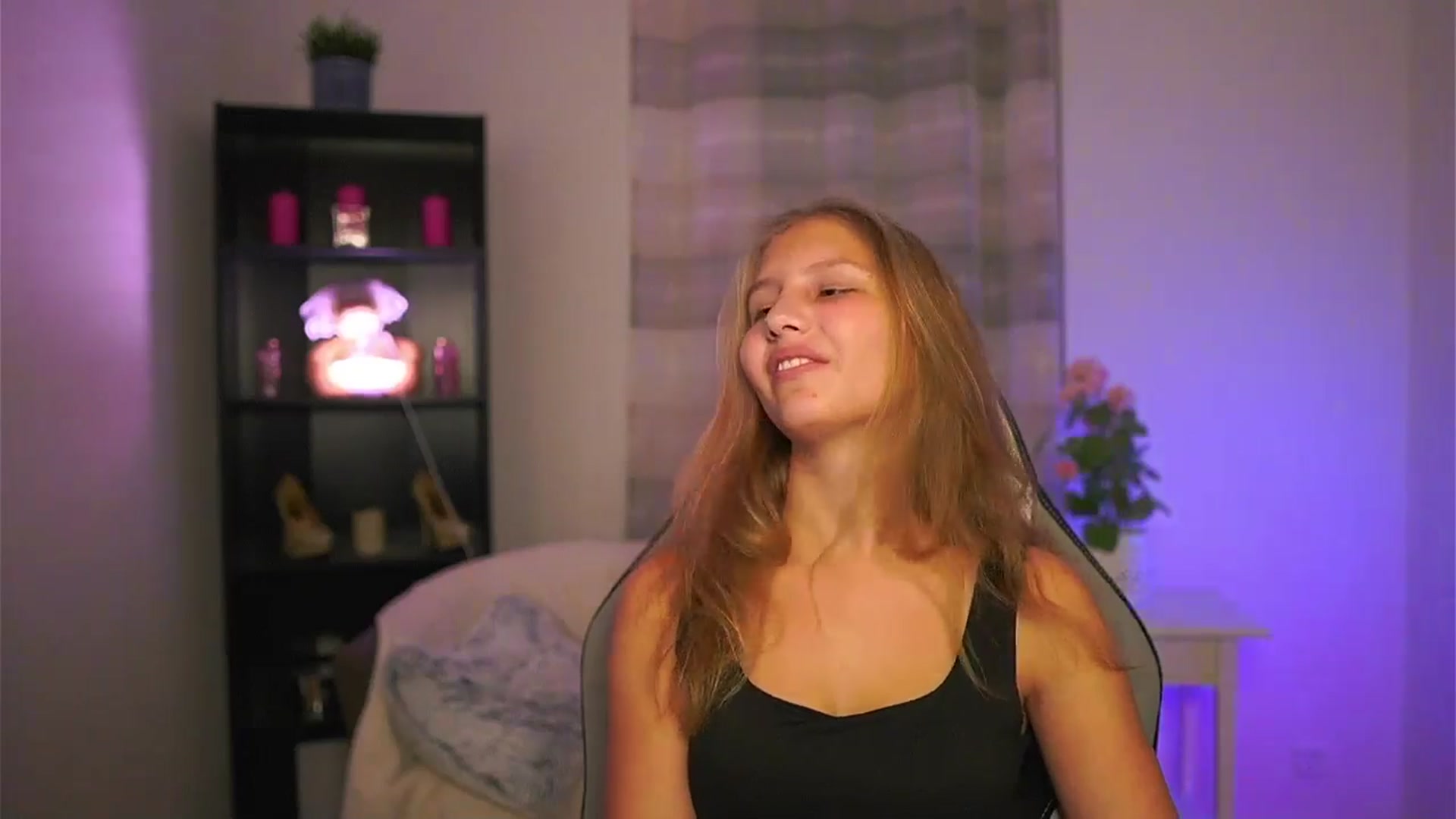 Gallery image thumbnail from Emmie_murray's myfreecams stream on, 11/22/2025, 16:48 image 7 of 20