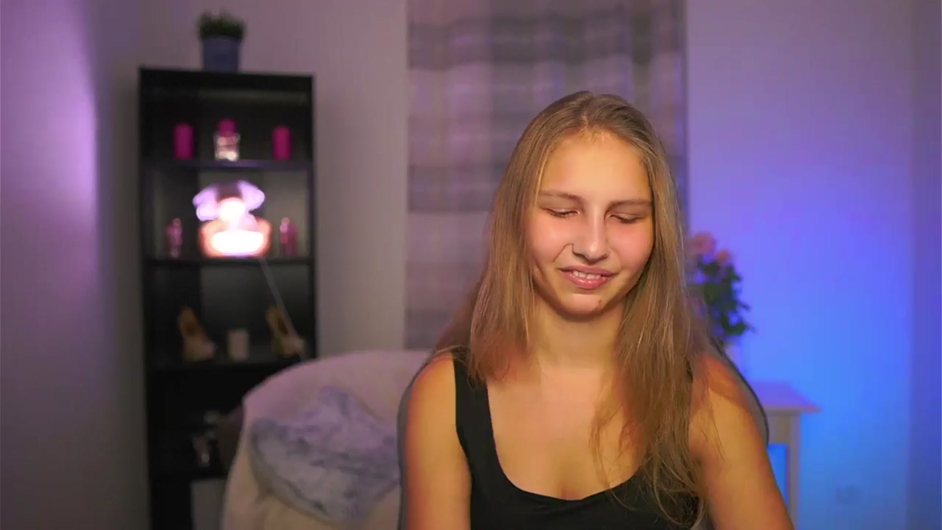 Gallery image thumbnail from Emmie_murray's myfreecams stream on, 11/22/2025, 16:48 image 4 of 20