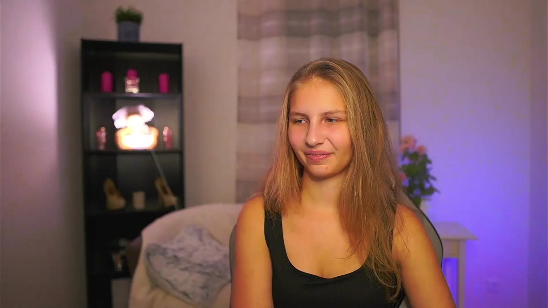 Gallery image thumbnail from Emmie_murray's myfreecams stream on, 11/22/2025, 16:48 image 1 of 20