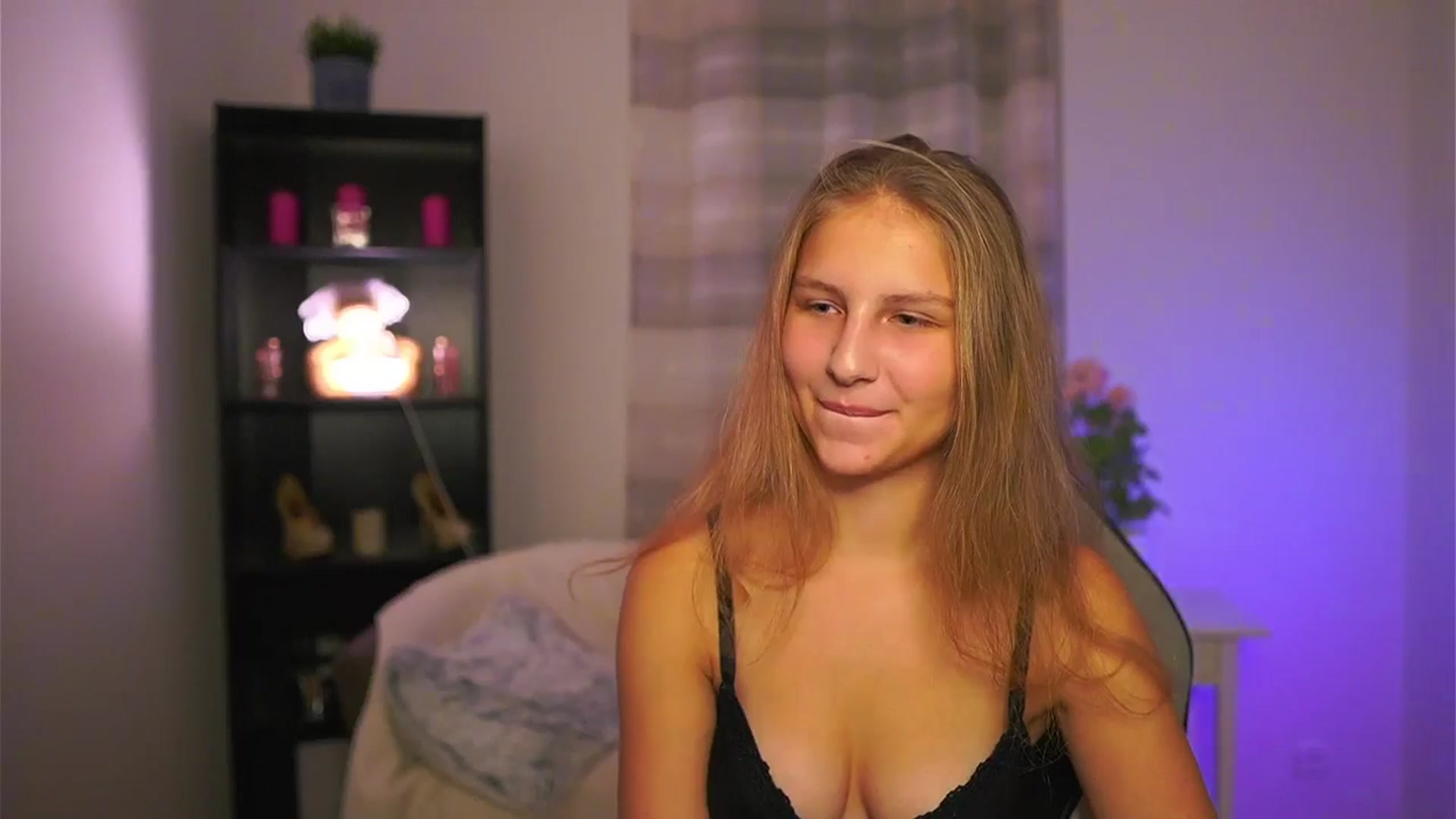 Gallery image thumbnail from Emmie_murray's myfreecams stream on, 11/22/2025, 16:48 image 20 of 20