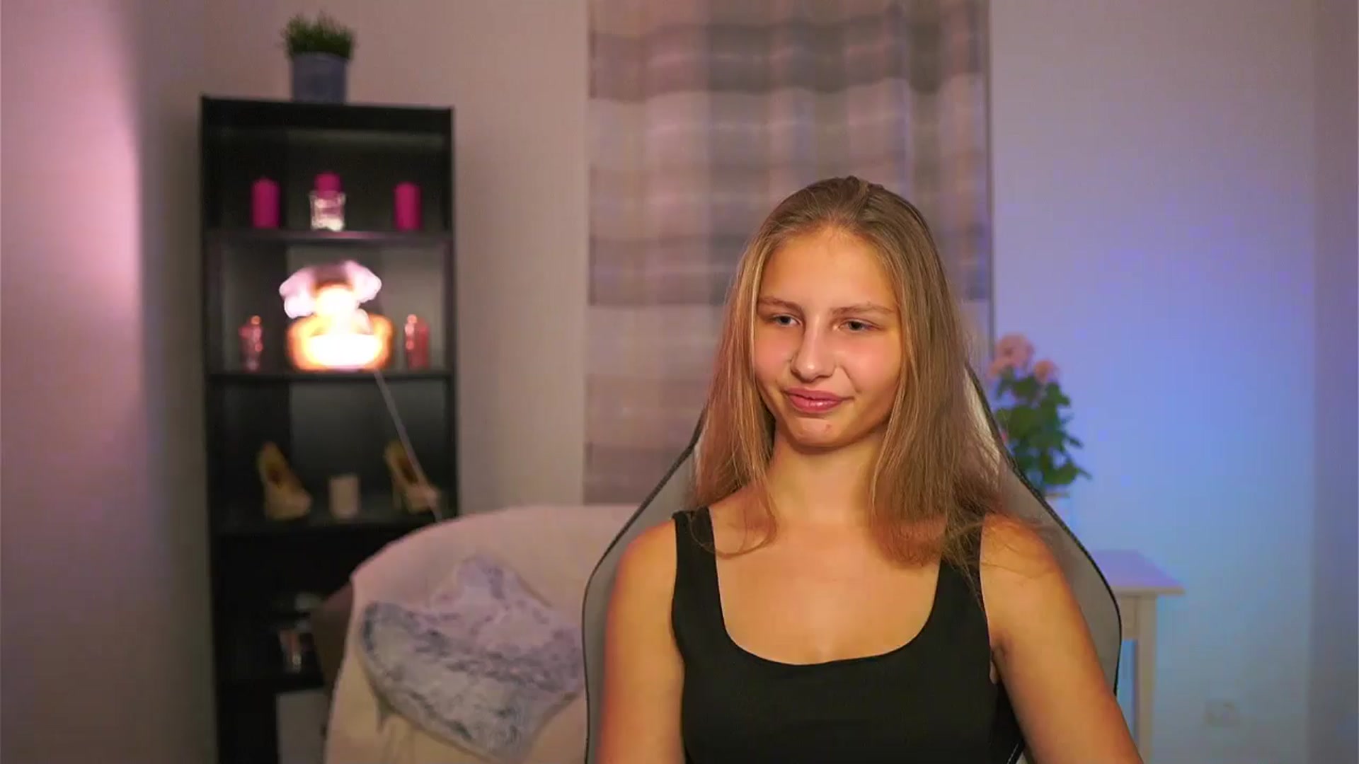 Gallery image thumbnail from Emmie_murray's myfreecams stream on, 11/22/2025, 17:15 image 4 of 20