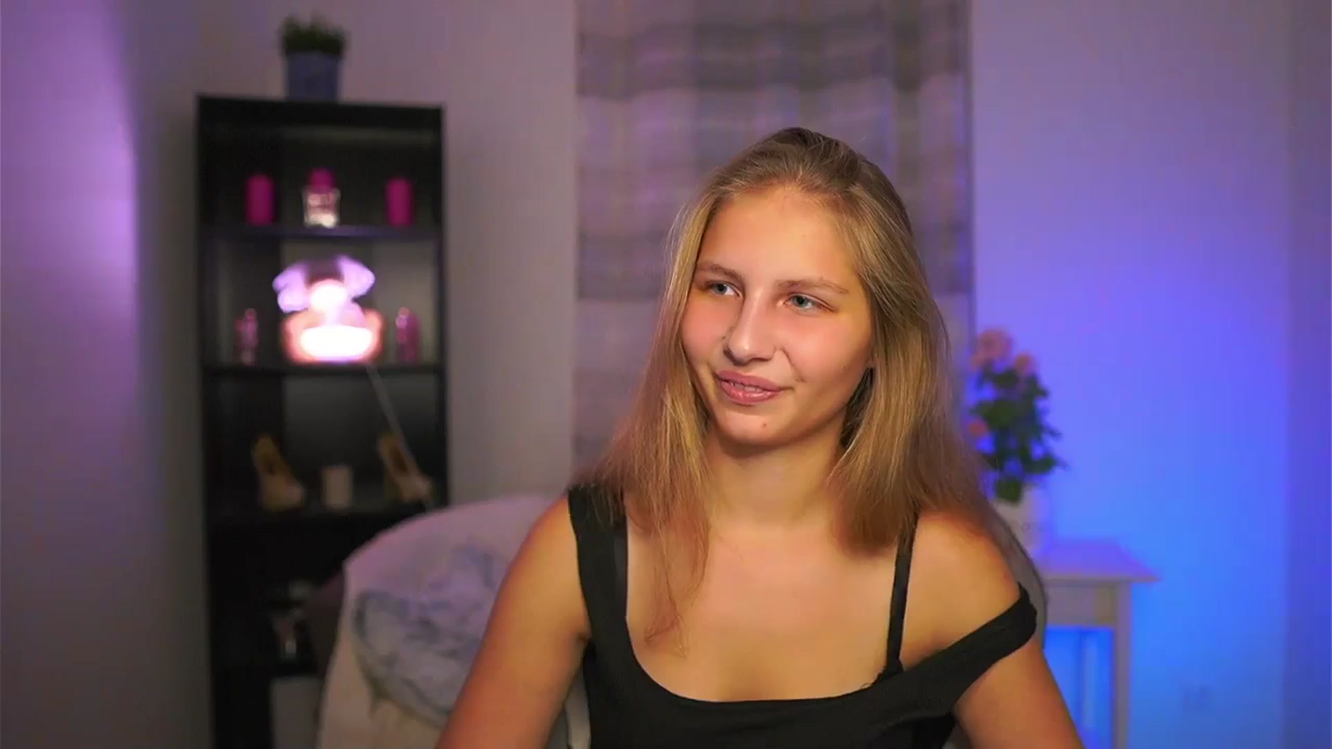 Gallery image thumbnail from Emmie_murray's myfreecams stream on, 11/22/2025, 17:15 image 20 of 20