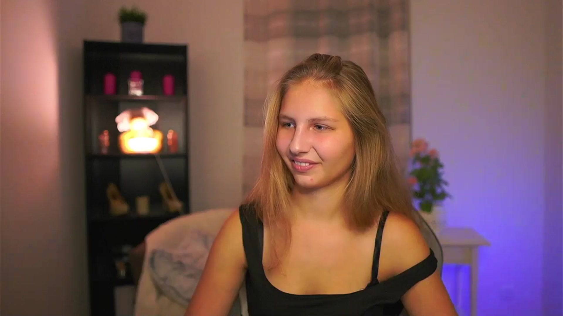 Gallery image thumbnail from Emmie_murray's myfreecams stream on, 11/22/2025, 17:15 image 19 of 20