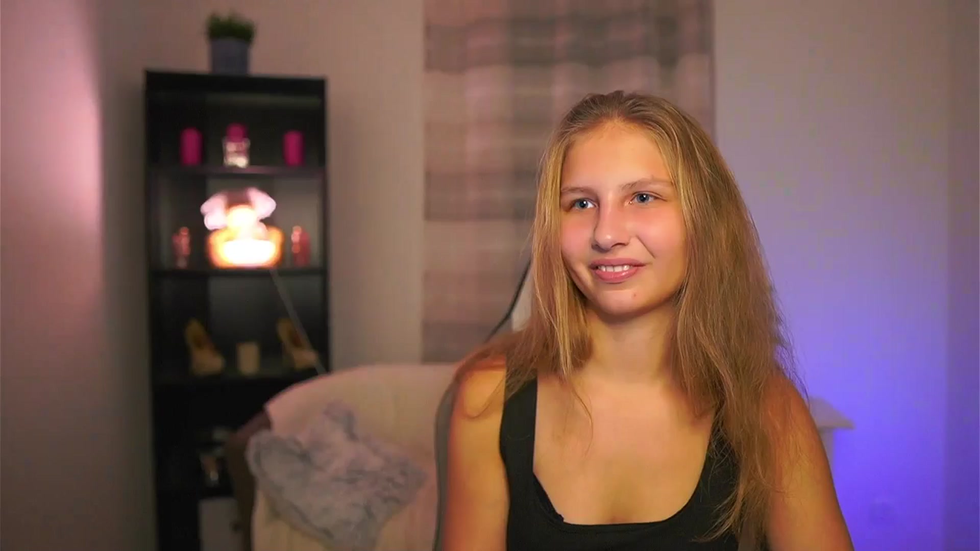 Gallery image thumbnail from Emmie_murray's myfreecams stream on, 11/22/2025, 18:54 image 1 of 20