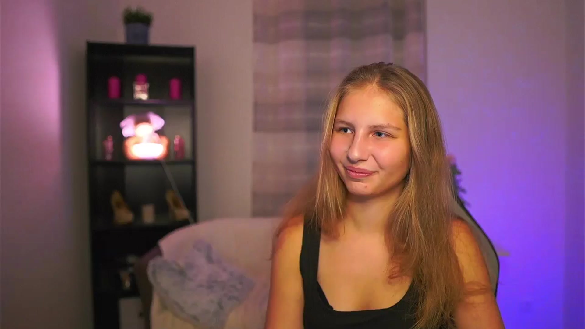 Gallery image thumbnail from Emmie_murray's myfreecams stream on, 11/22/2025, 18:54 image 11 of 20
