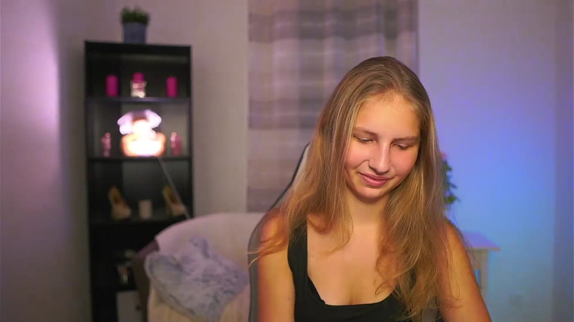 Gallery image thumbnail from Emmie_murray's myfreecams stream on, 11/22/2025, 18:54 image 14 of 20