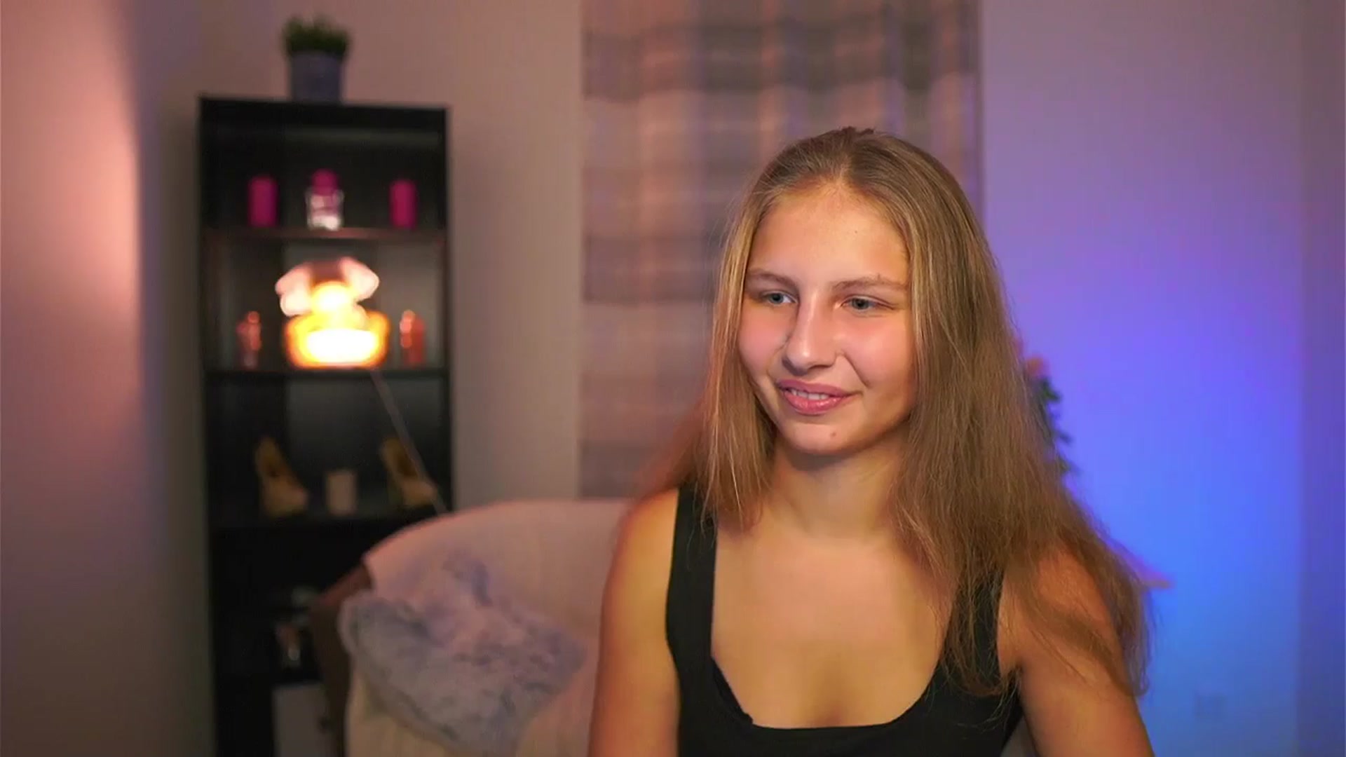 Gallery image thumbnail from Emmie_murray's myfreecams stream on, 11/22/2025, 18:54 image 6 of 20