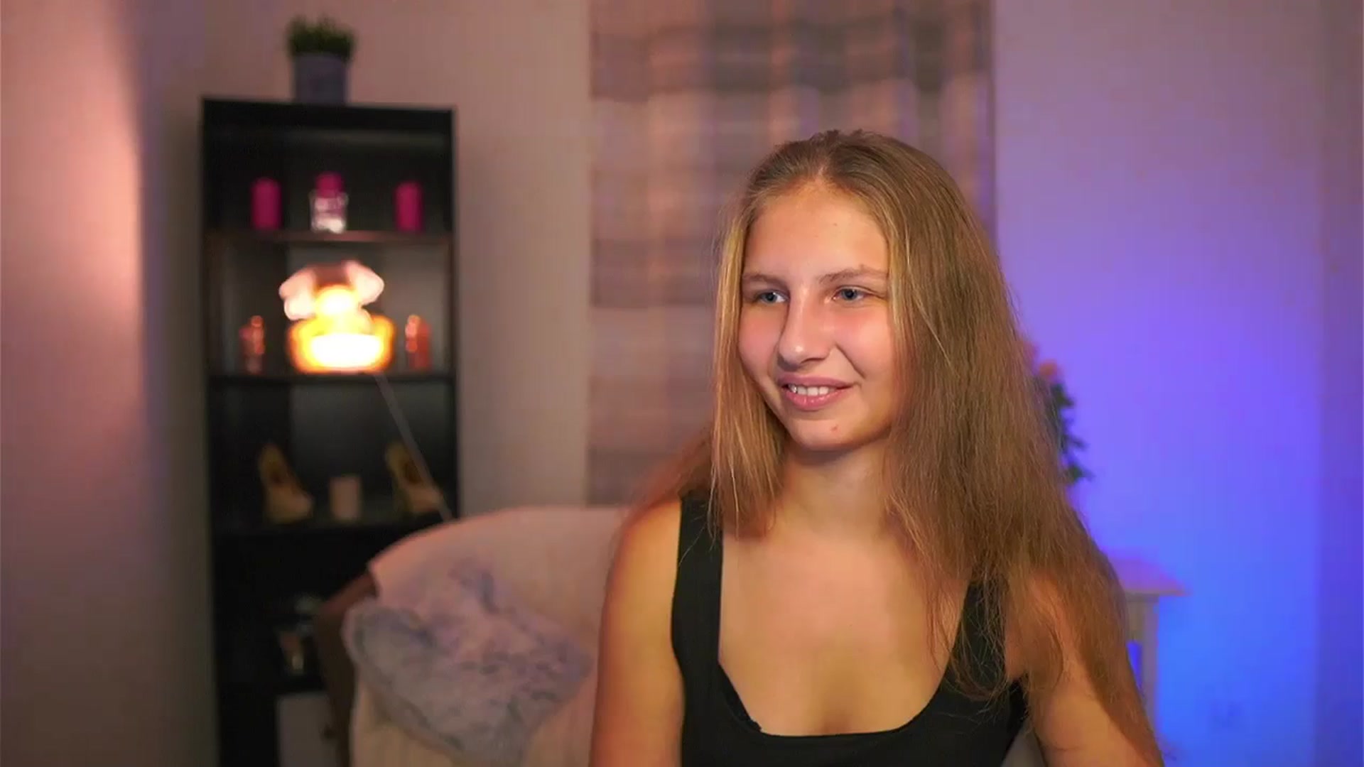 Gallery image thumbnail from Emmie_murray's myfreecams stream on, 11/22/2025, 18:54 image 7 of 20