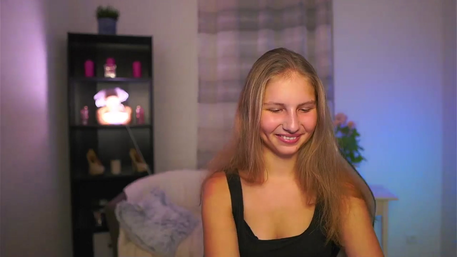 Gallery image thumbnail from Emmie_murray's myfreecams stream on, 11/22/2025, 18:54 image 9 of 20