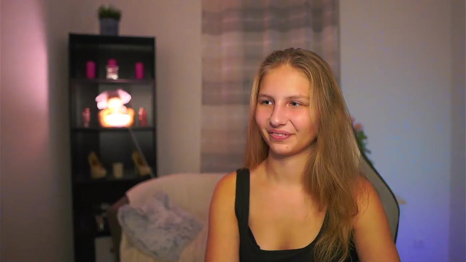 Gallery image thumbnail from Emmie_murray's myfreecams stream on, 11/22/2025, 18:54 image 3 of 20