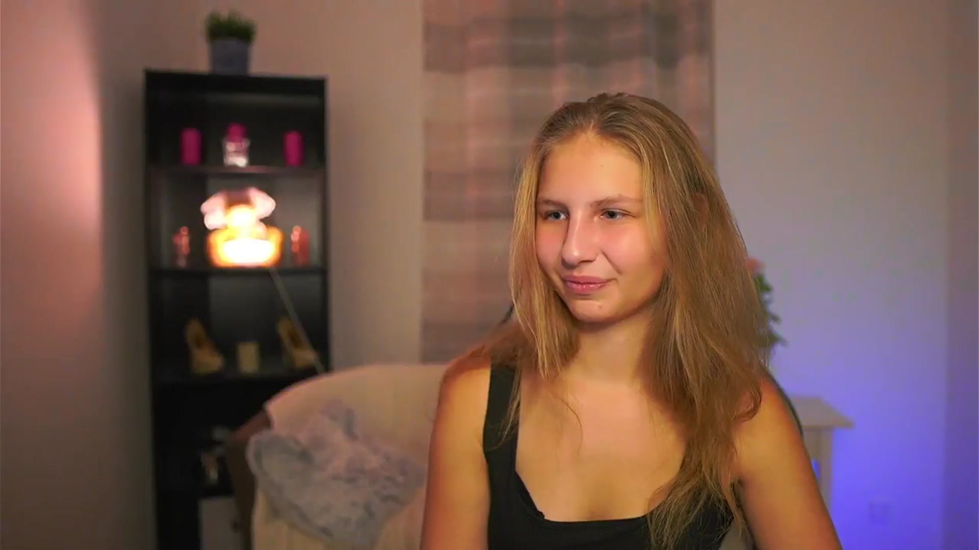 Gallery image thumbnail from Emmie_murray's myfreecams stream on, 11/22/2025, 18:54 image 2 of 20