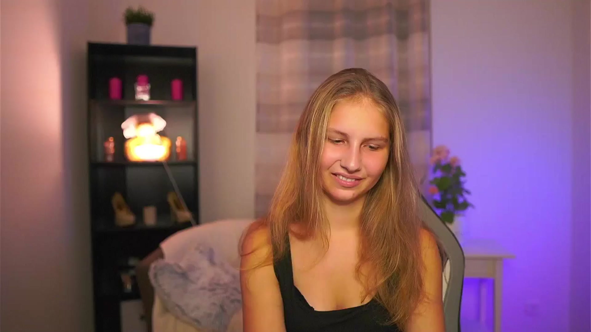 Gallery image thumbnail from Emmie_murray's myfreecams stream on, 11/22/2025, 18:54 image 15 of 20