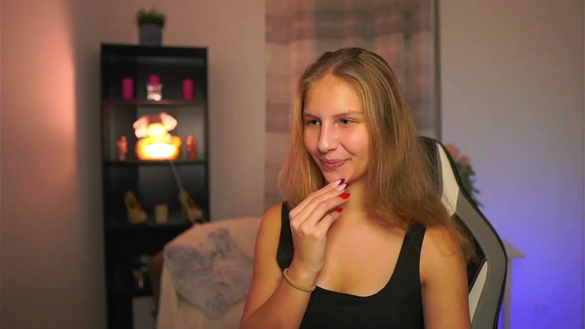 Gallery image thumbnail from Emmie_murray's myfreecams stream on, 11/23/2025, 17:42 image 14 of 20