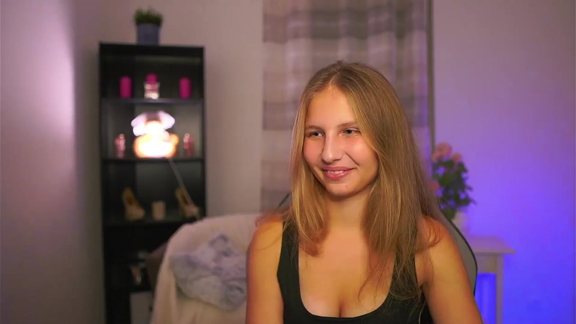 Gallery image thumbnail from Emmie_murray's myfreecams stream on, 11/26/2025, 16:58 image 12 of 20