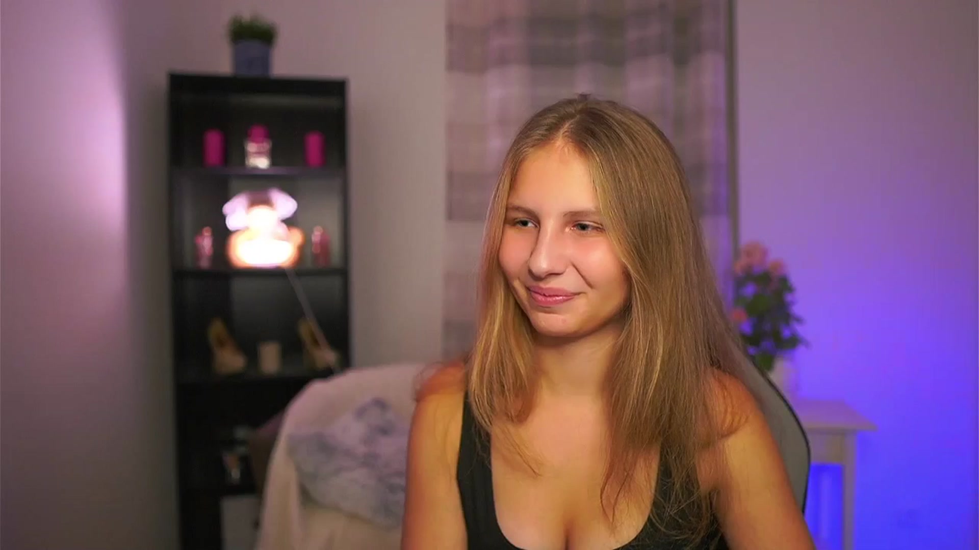 Gallery image thumbnail from Emmie_murray's myfreecams stream on, 11/26/2025, 16:58 image 15 of 20