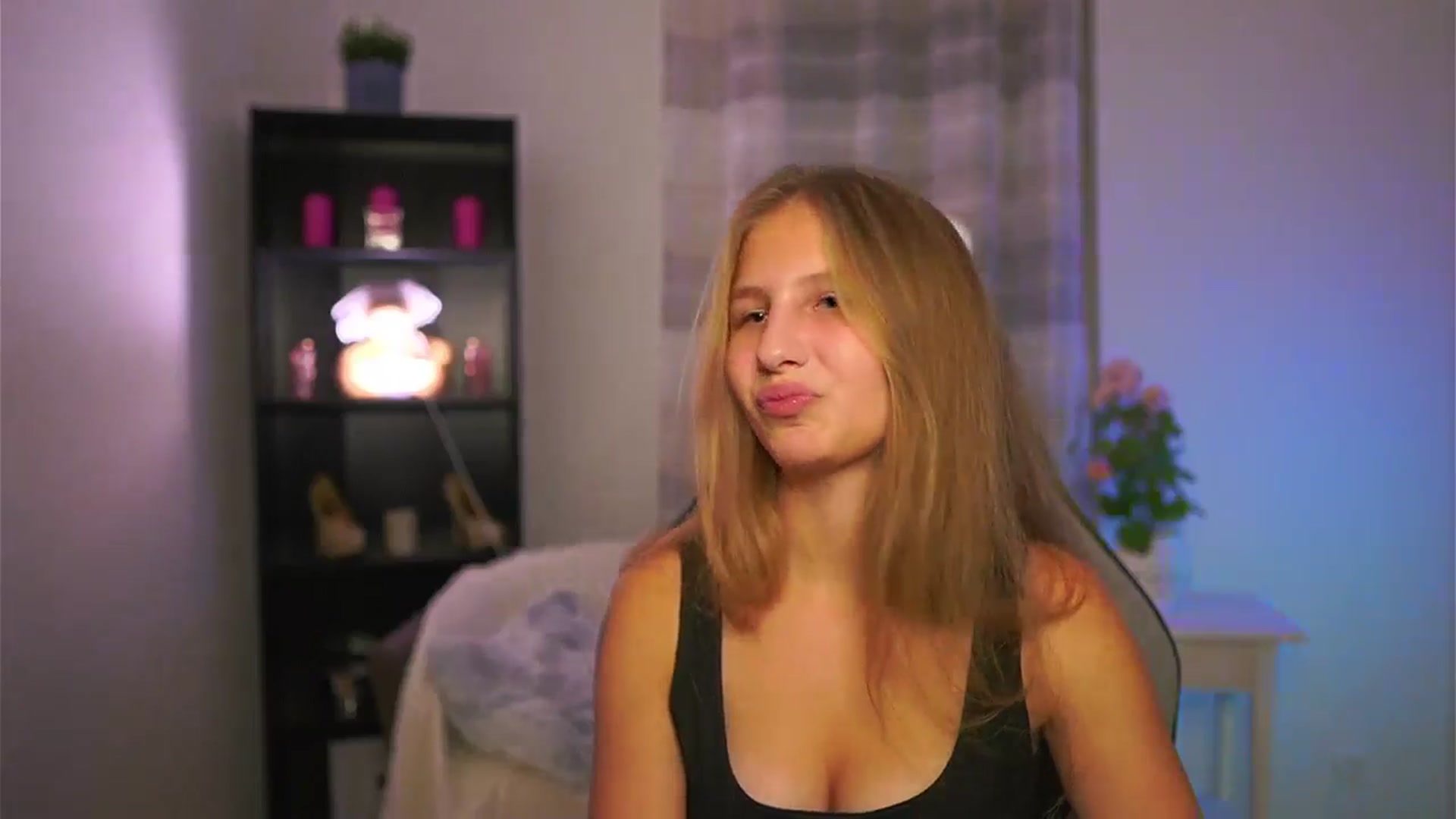 Gallery image thumbnail from Emmie_murray's myfreecams stream on, 11/26/2025, 16:58 image 10 of 20
