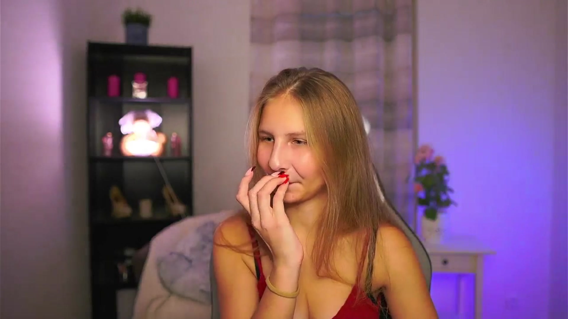 Gallery image thumbnail from Emmie_murray's myfreecams stream on, 11/27/2025, 15:41 image 10 of 20
