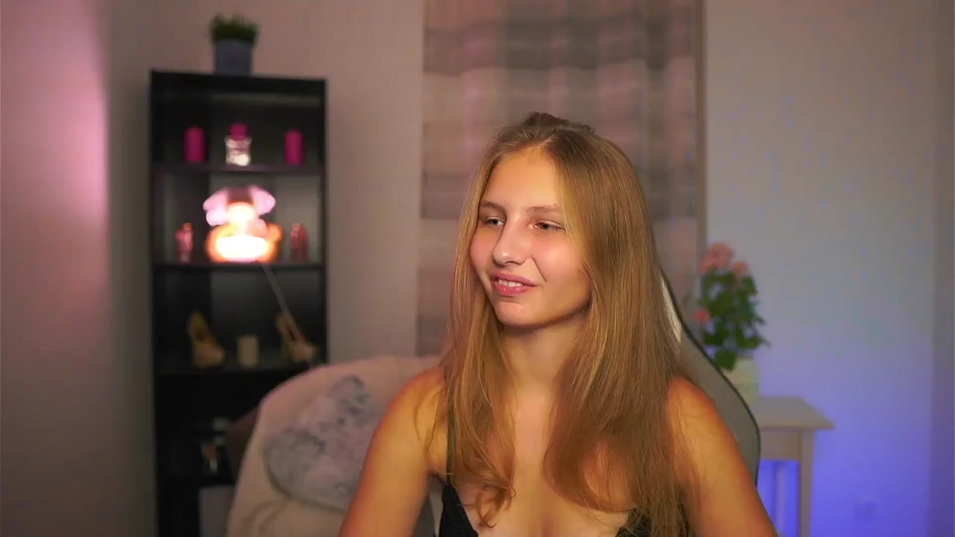 Gallery image thumbnail from Emmie_murray's myfreecams stream on, 11/27/2025, 16:14 image 1 of 20