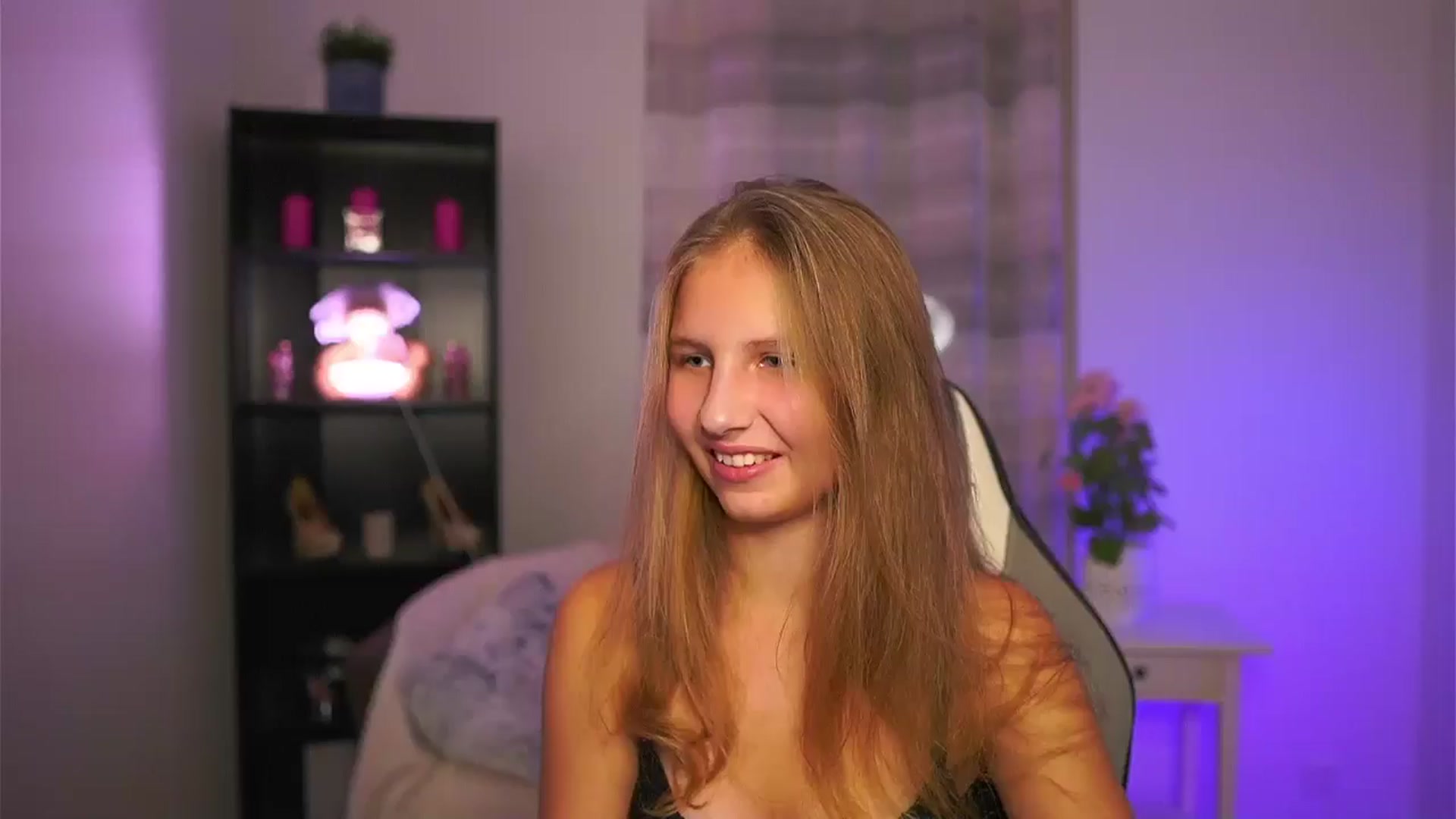 Gallery image thumbnail from Emmie_murray's myfreecams stream on, 11/27/2025, 16:14 image 10 of 20