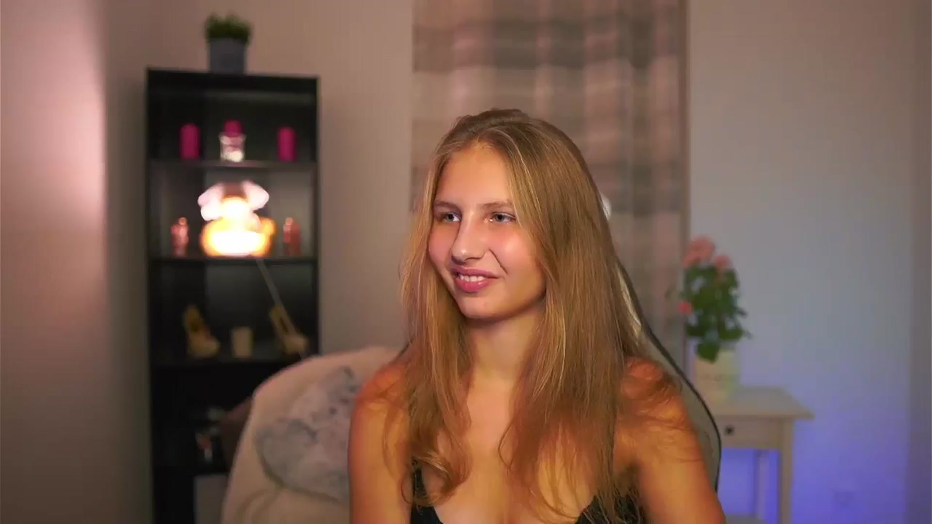 Gallery image thumbnail from Emmie_murray's myfreecams stream on, 11/27/2025, 16:14 image 16 of 20