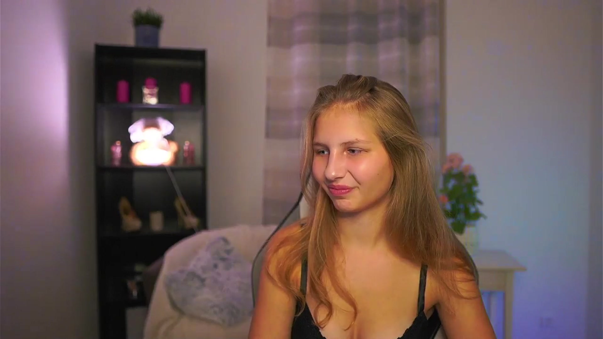 Gallery image thumbnail from Emmie_murray's myfreecams stream on, 11/27/2025, 16:14 image 2 of 20