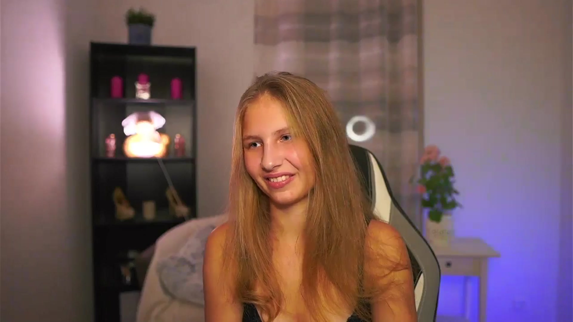 Gallery image thumbnail from Emmie_murray's myfreecams stream on, 11/27/2025, 16:14 image 11 of 20