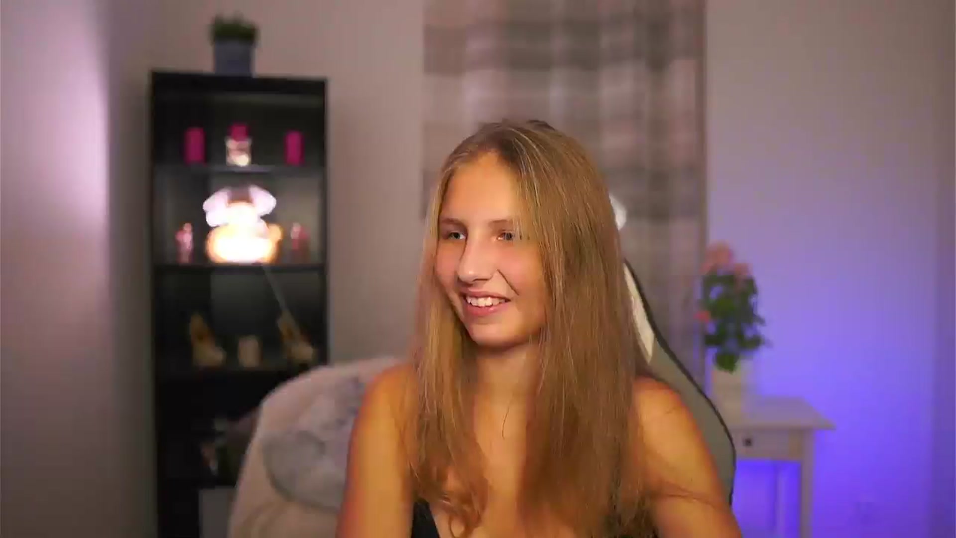 Gallery image thumbnail from Emmie_murray's myfreecams stream on, 11/27/2025, 16:14 image 12 of 20