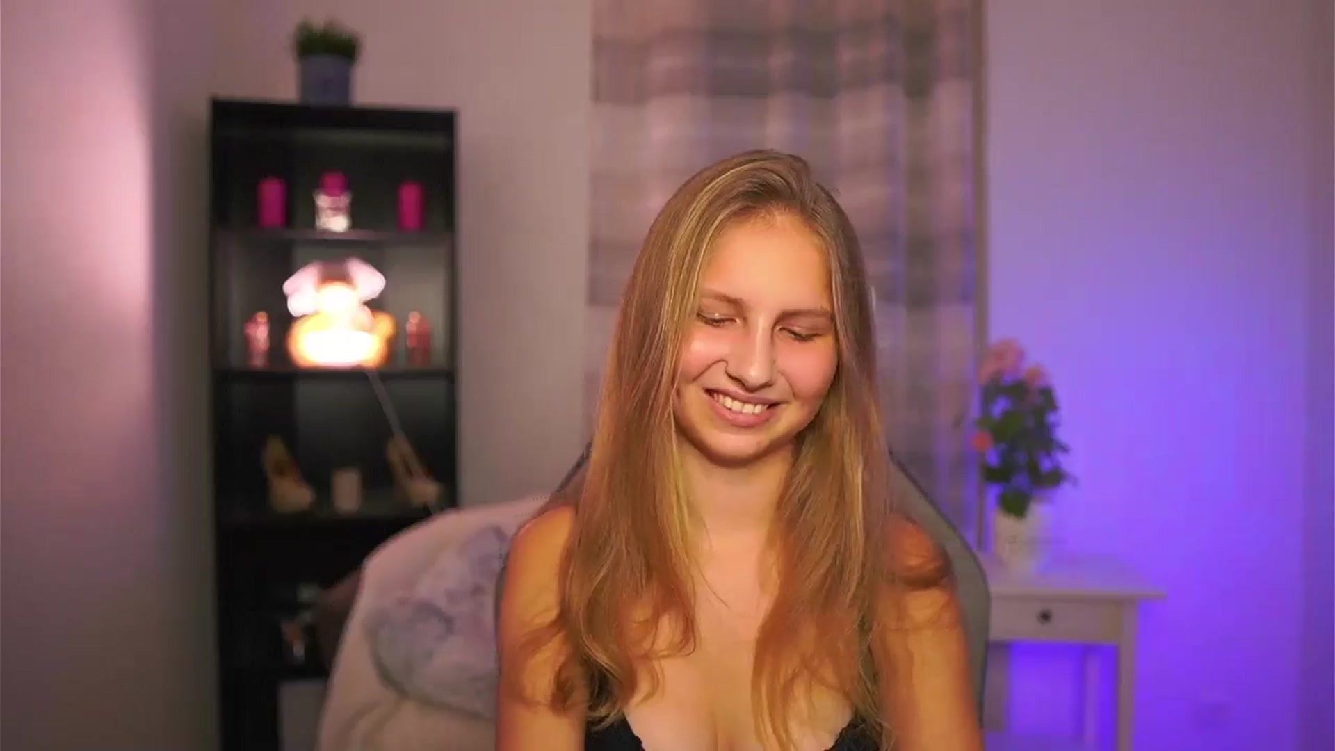Gallery image thumbnail from Emmie_murray's myfreecams stream on, 11/27/2025, 18:10 image 19 of 20