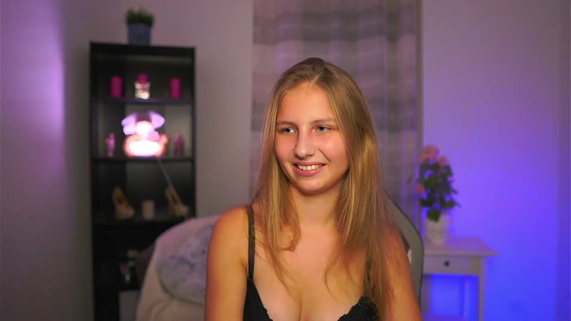 Gallery image thumbnail from Emmie_murray's myfreecams stream on, 11/27/2025, 18:10 image 7 of 20