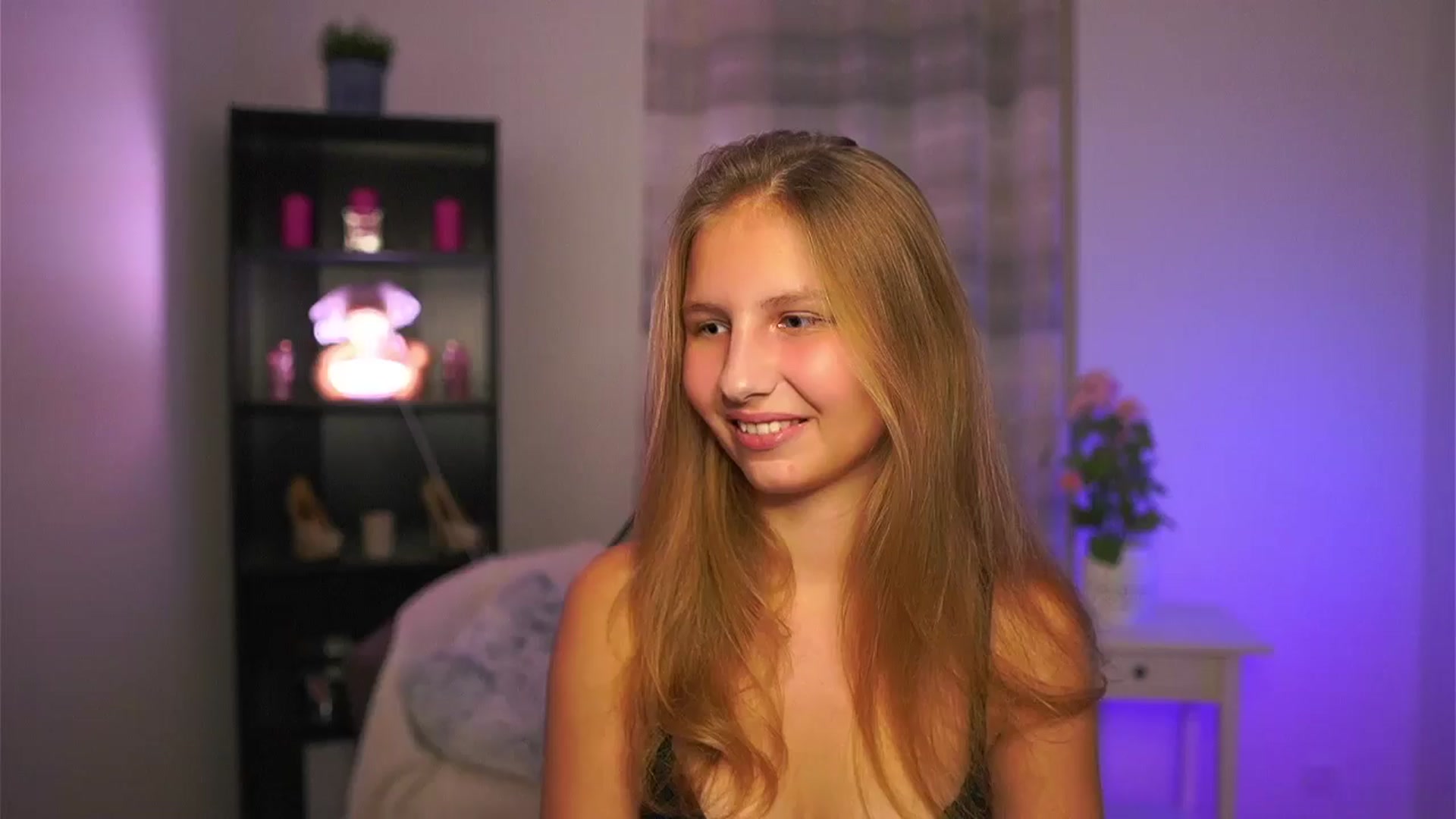 Gallery image thumbnail from Emmie_murray's myfreecams stream on, 11/27/2025, 18:10 image 20 of 20