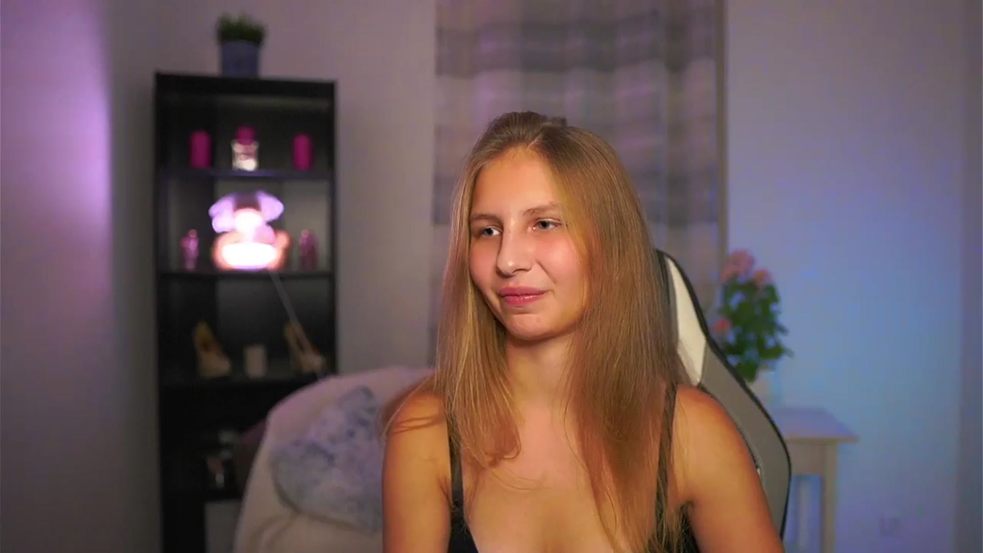 Gallery image thumbnail from Emmie_murray's myfreecams stream on, 11/27/2025, 18:10 image 15 of 20