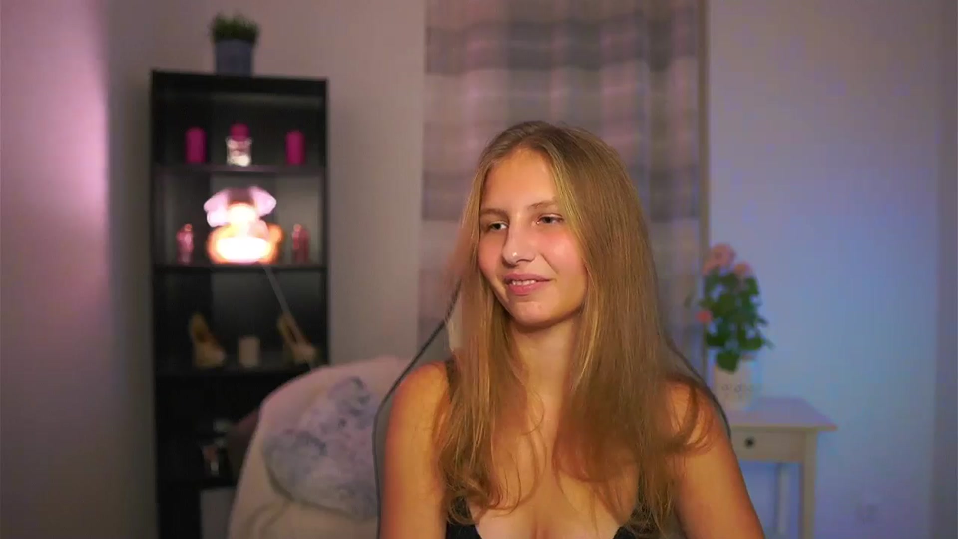 Gallery image thumbnail from Emmie_murray's myfreecams stream on, 11/27/2025, 18:10 image 9 of 20