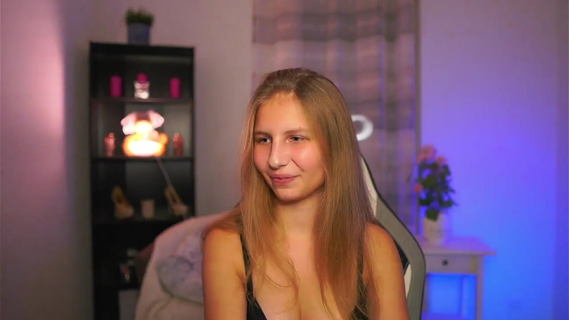 Gallery image thumbnail from Emmie_murray's myfreecams stream on, 11/27/2025, 18:10 image 16 of 20