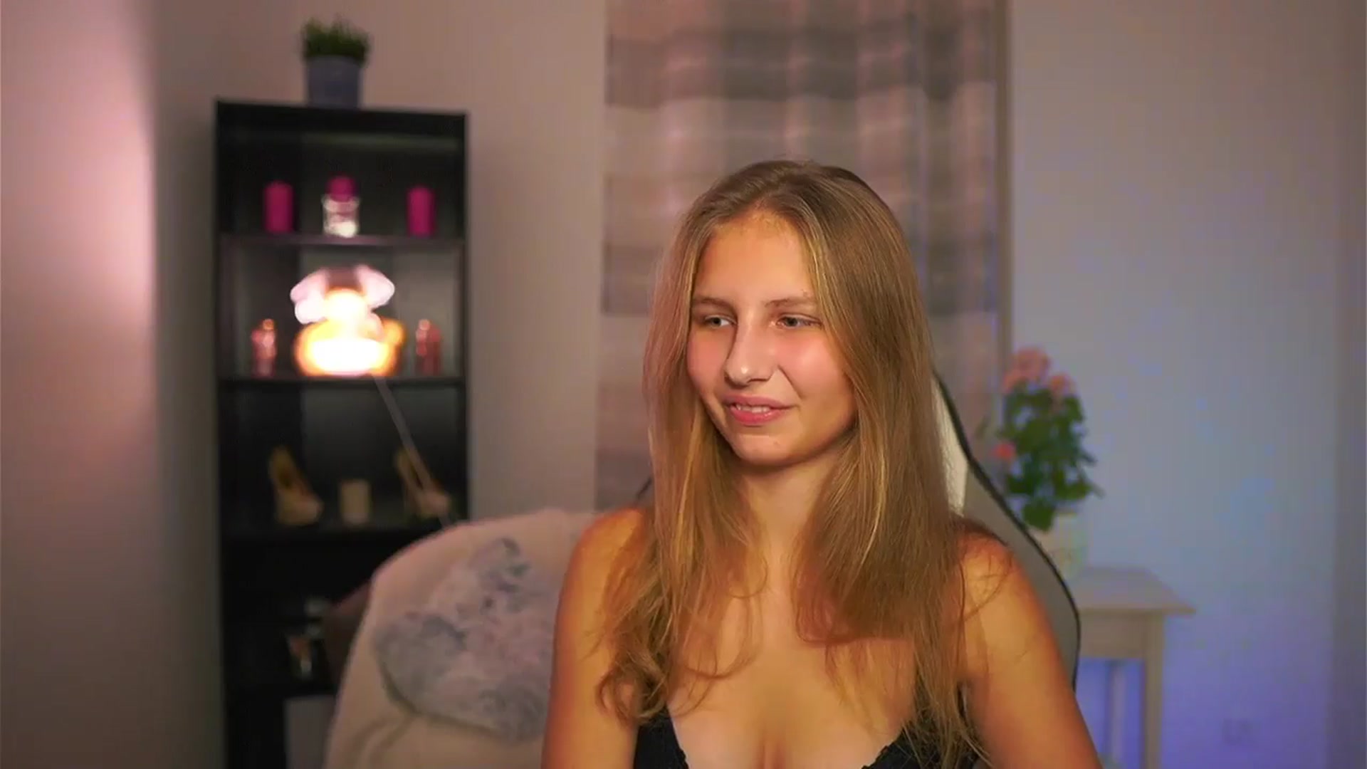 Gallery image thumbnail from Emmie_murray's myfreecams stream on, 11/27/2025, 18:10 image 8 of 20